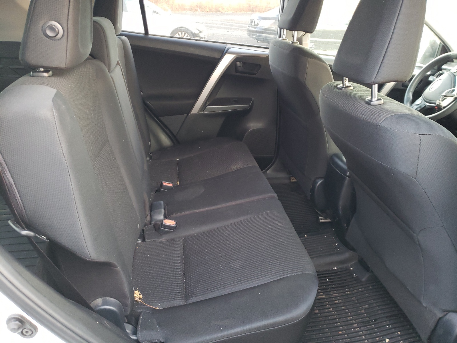 Photo 6 from auction – 2017 TOYOTA RAV4 LE with VIN JTMBFREV4HJ159142