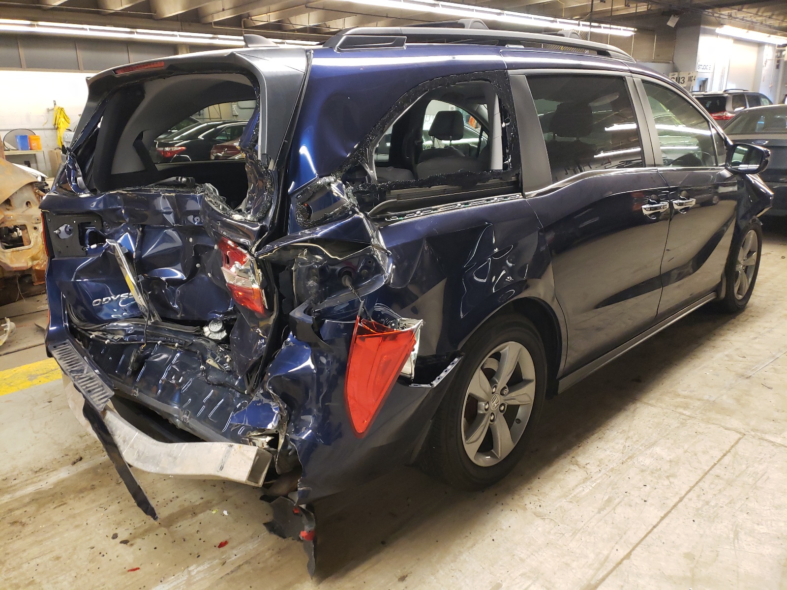 Photo 4 from auction – 2018 HONDA ODYSSEY EX with VIN 5FNRL6H70JB021016