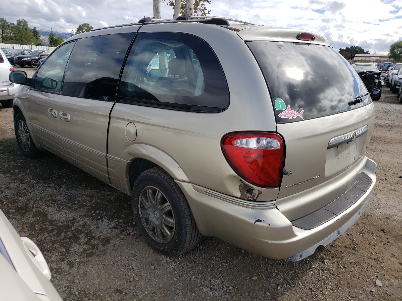 Photo 3 from auction – 2005 CHRYSLER TOWN & COU with VIN 2C4GP64L95R322103