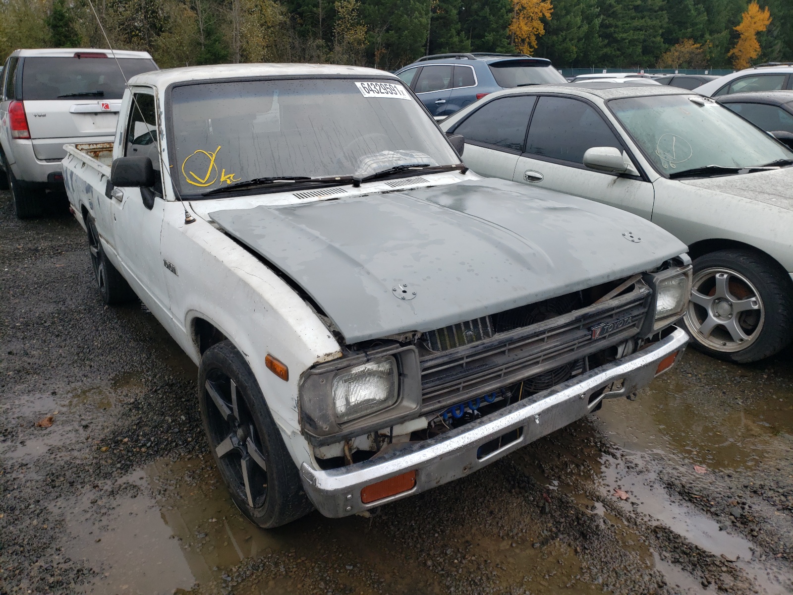 TOYOTA PICKUP 1/2 1983 with VIN JT4RN34R4D0070559 - Photo from auction
