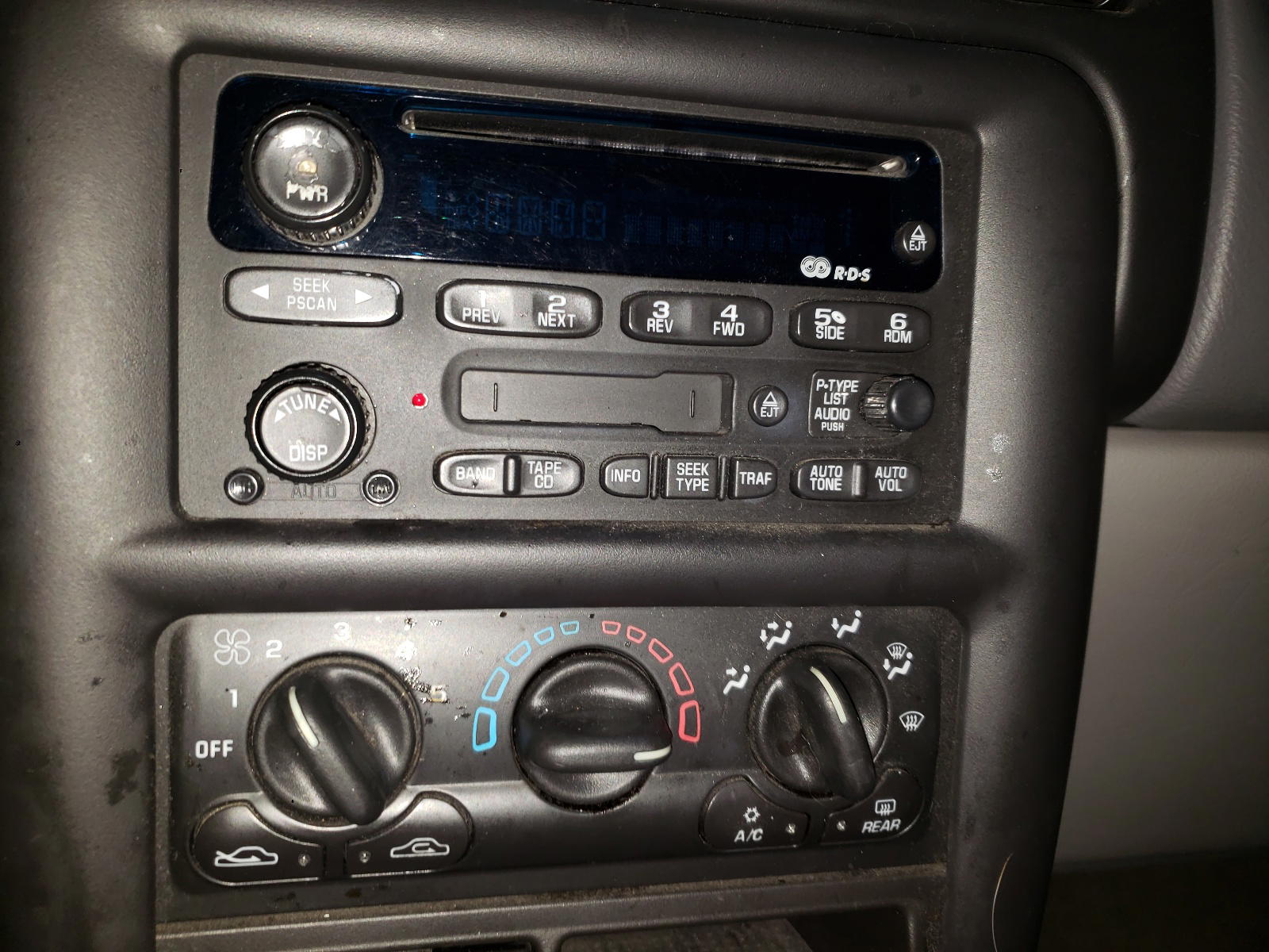 Photo 9 from auction – 2003 CHEVROLET VENTURE with VIN 1GNDV03E33D112323