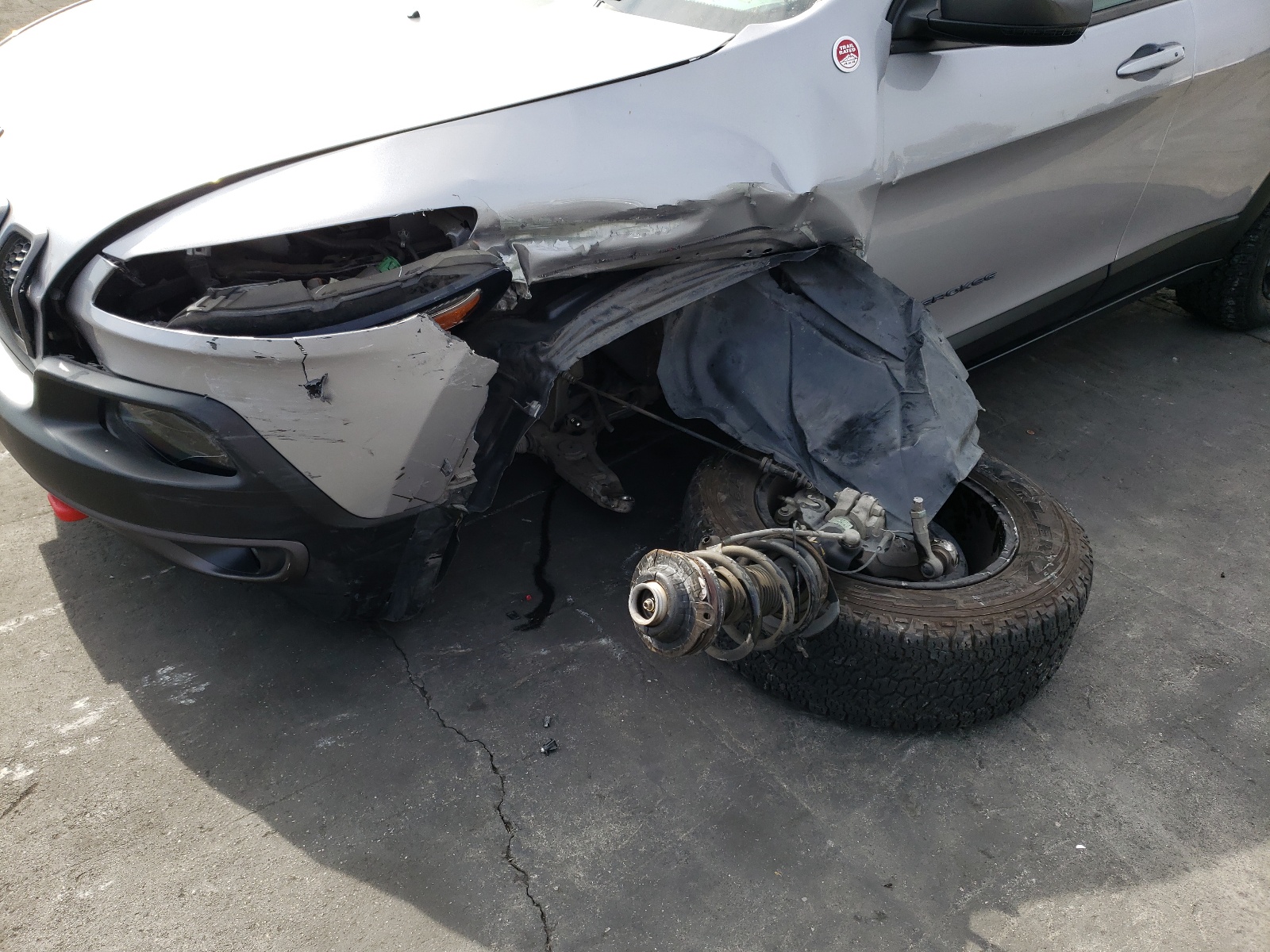 Photo 9 from auction – 2018 JEEP CHEROKEE T with VIN 1C4PJMBX6JD508853