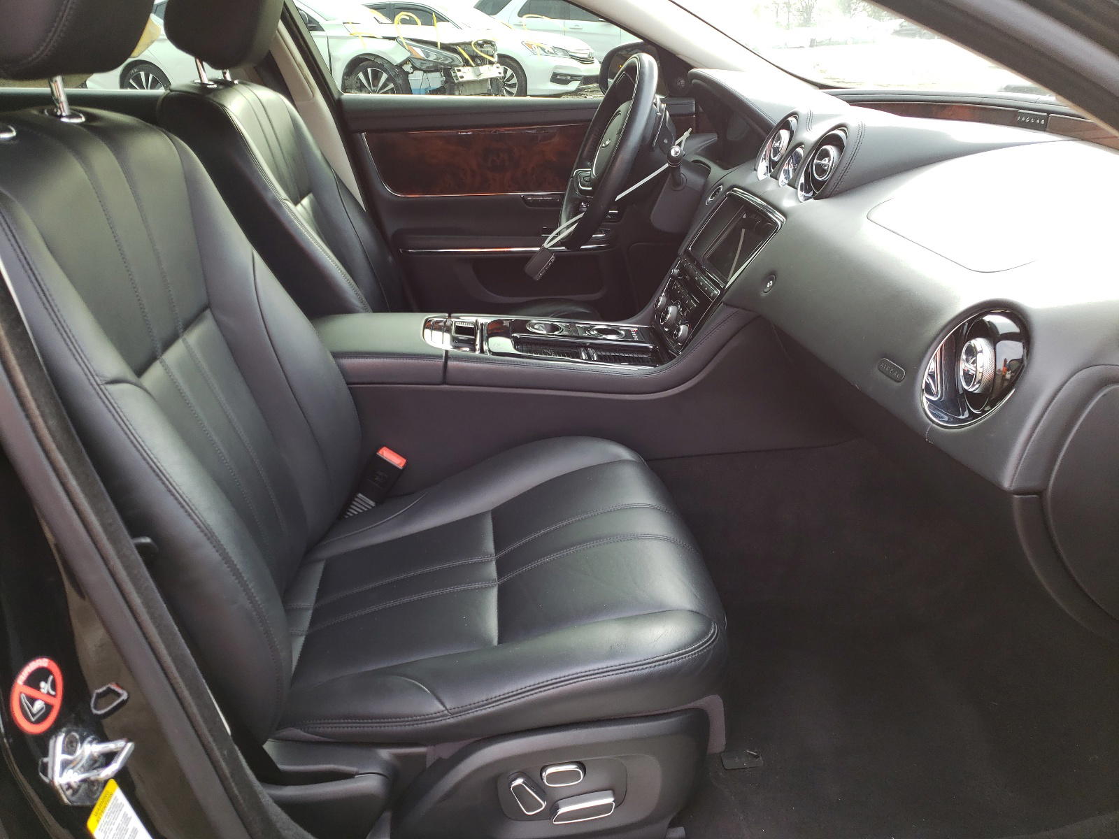 Photo 5 from auction – 2013 JAGUAR XJ with VIN SAJWJ1CDXD8V49547