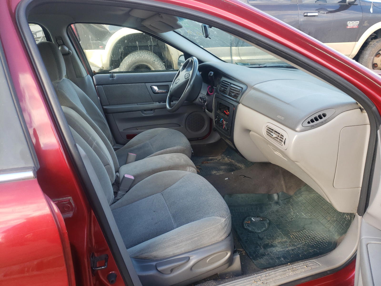 Photo 5 from auction – 2001 FORD TAURUS SE with VIN 1FAFP58271G243408