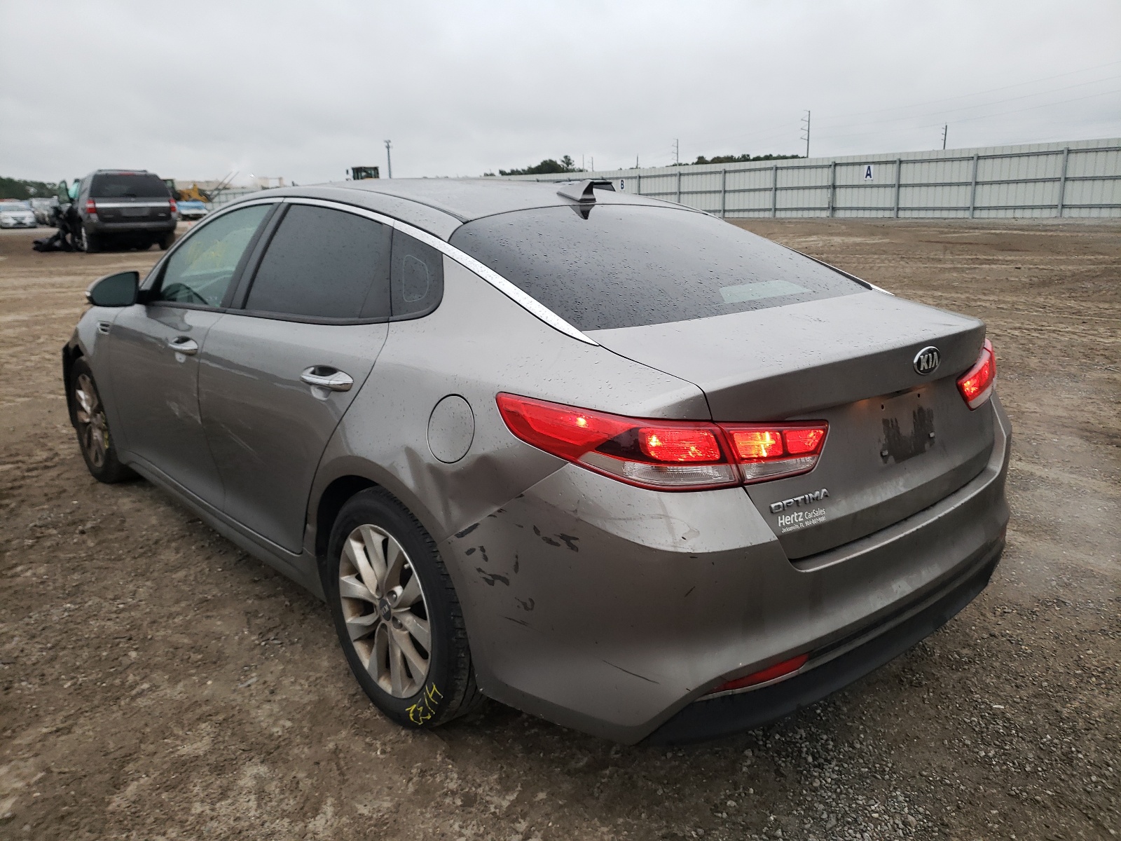 Photo 3 from auction – 2017 KIA OPTIMA LX with VIN 5XXGT4L38HG167686