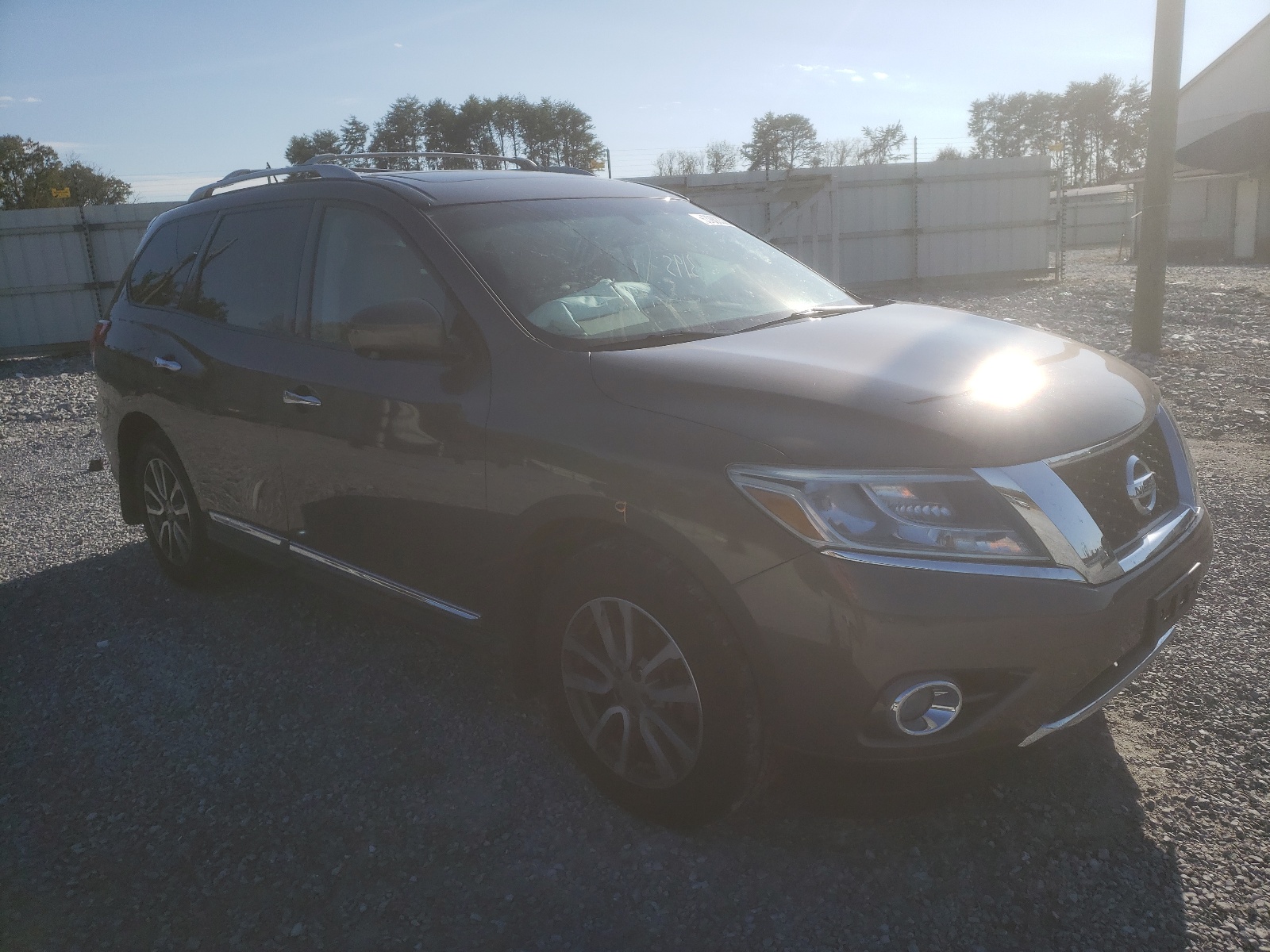 NISSAN PATHFINDER 2015 z numerem VIN 5N1AR2MN5FC625122 - Zdjęcie z aukcji