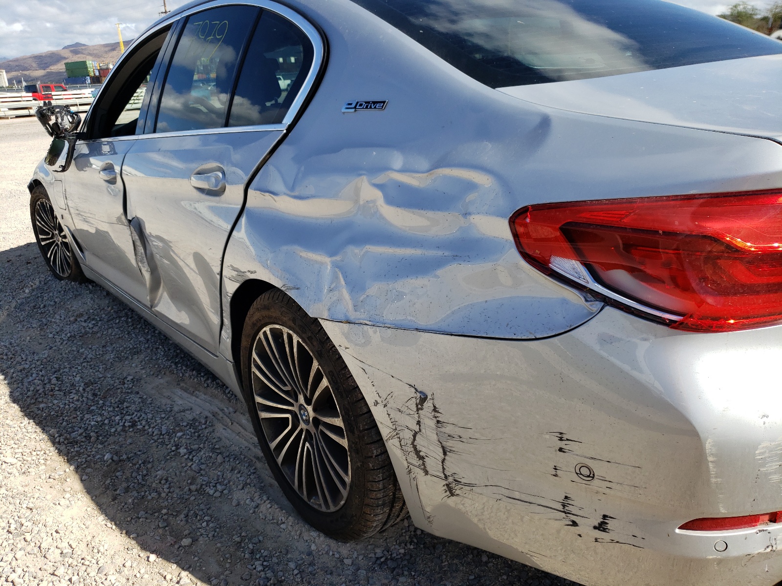 Photo 9 from auction – 2019 BMW 530E with VIN WBAJA9C51KB393265