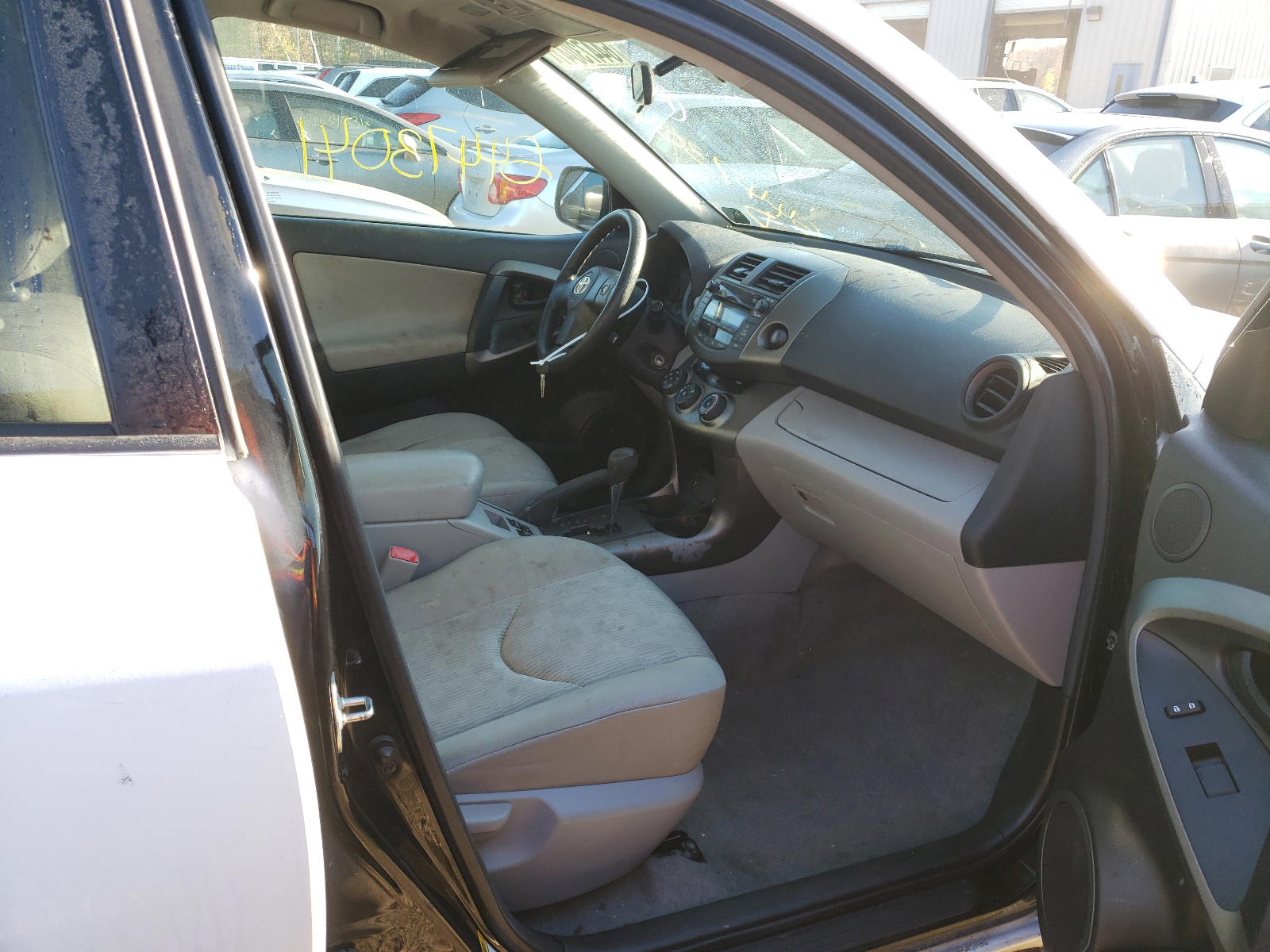 Photo 5 from auction – 2010 TOYOTA RAV4 with VIN 2T3JF4DV3AW075563