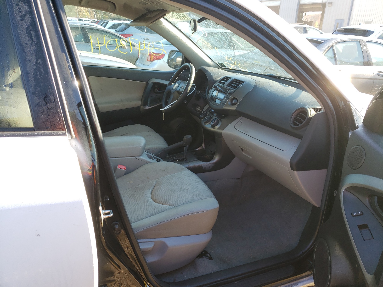 Zdjęcie 5 z aukcji – 2010 TOYOTA RAV4 z VIN 2T3JF4DV3AW075563