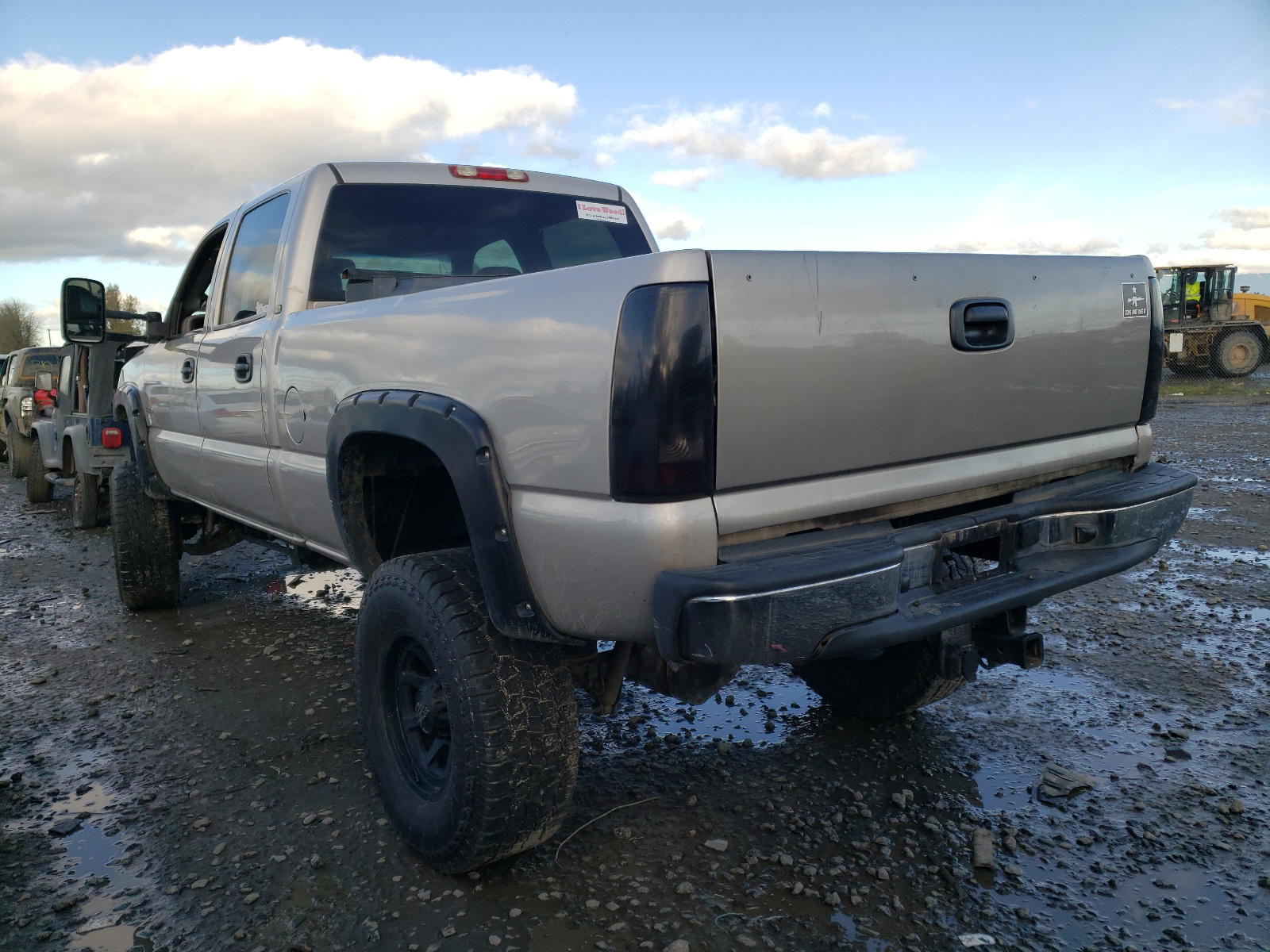 Photo 3 from auction – 2004 CHEVROLET SILVERADO with VIN 1GCHK232X4F261225