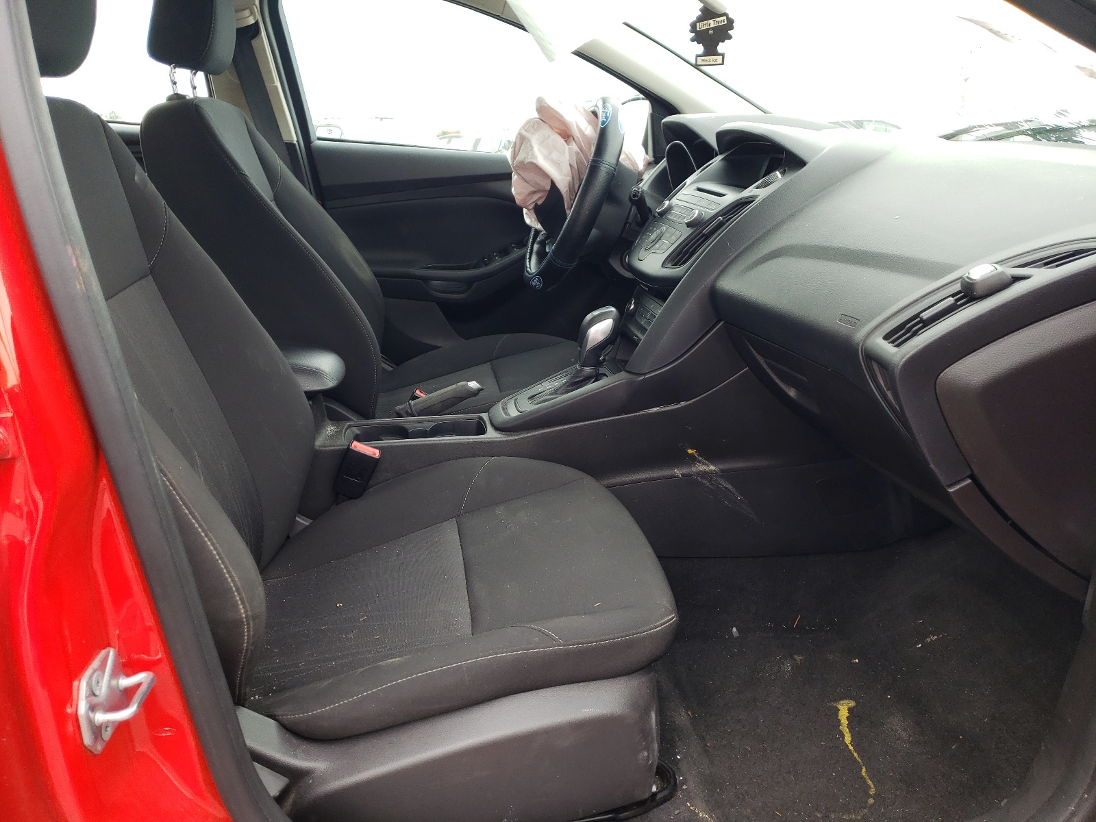 Photo 5 from auction – 2015 FORD FOCUS SE with VIN 1FADP3F23FL329537
