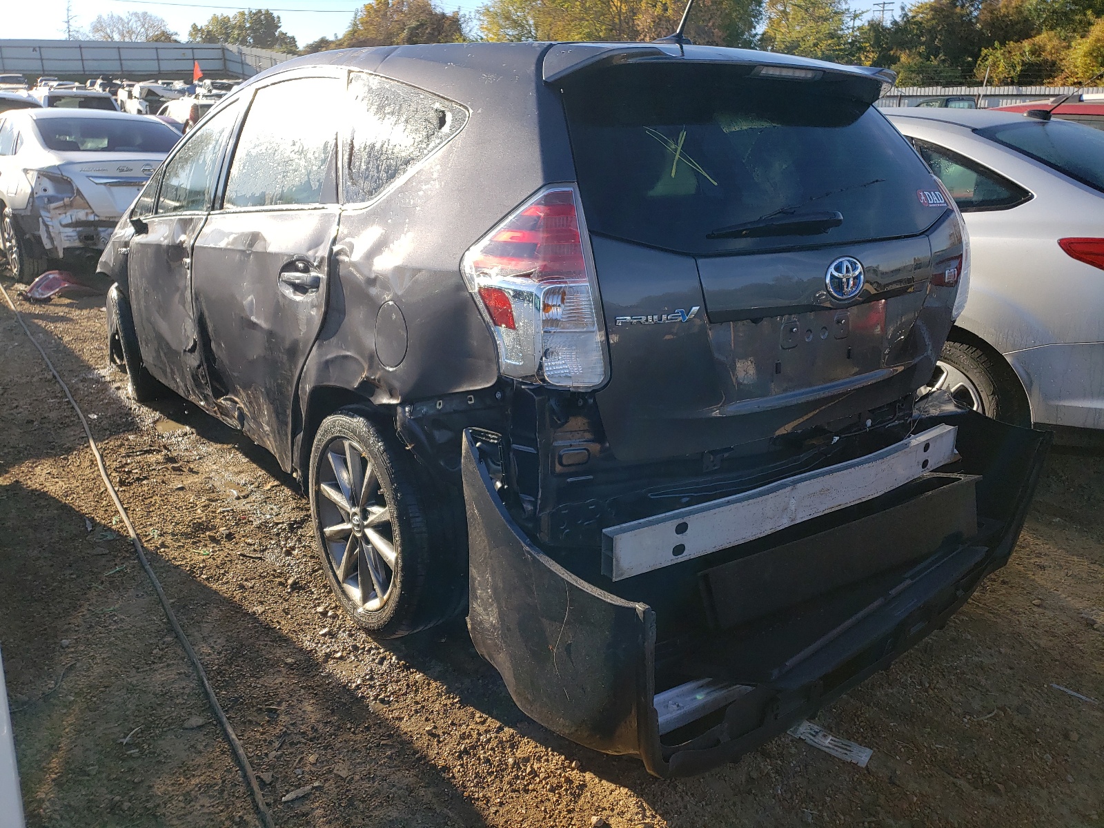 Photo 3 from auction – 2015 TOYOTA PRIUS V with VIN JTDZN3EU2FJ022347