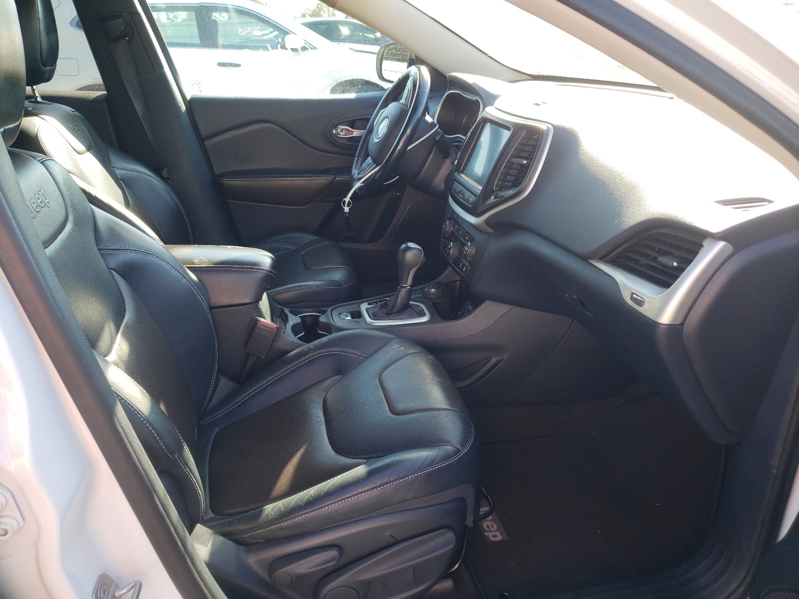 Photo 5 from auction – 2014 JEEP CHEROKEE L with VIN 1C4PJMDSXEW164052