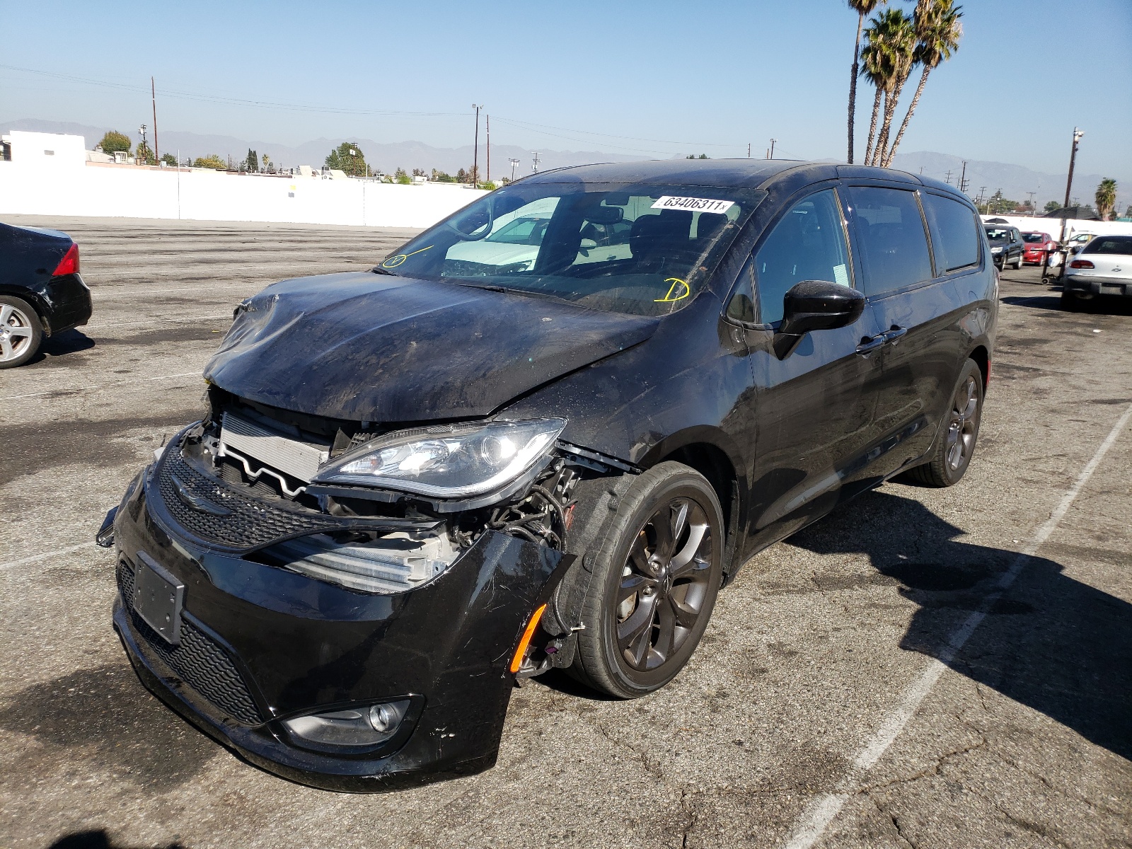Фото 2 с аукциона – 2020 CHRYSLER PACIFICA T с VIN 2C4RC1FGXLR118981