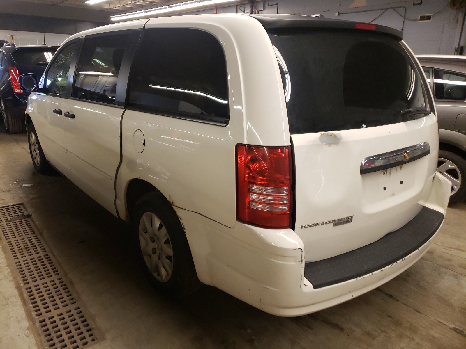 Photo 3 from auction – 2008 CHRYSLER TOWN AND C with VIN 2A8HR44H78R842005