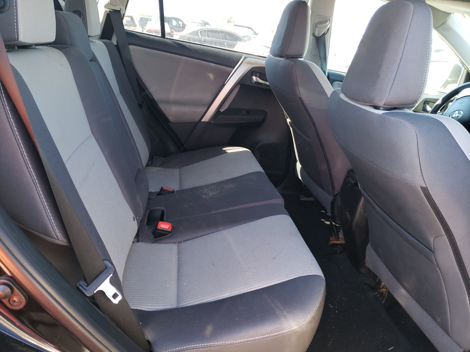 Photo 6 from auction – 2015 TOYOTA RAV4 XLE with VIN 2T3WFREV5FW206677