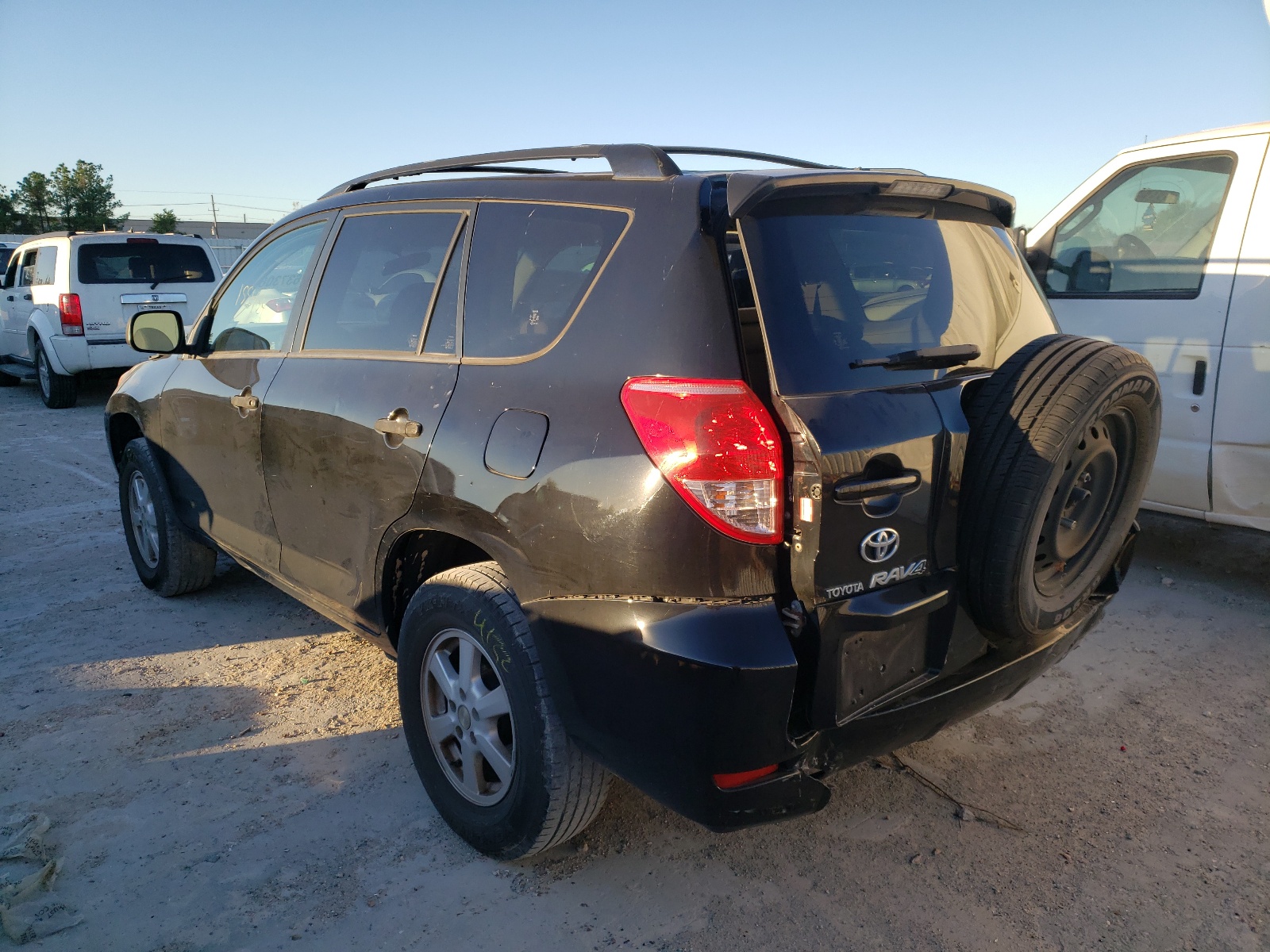Photo 3 from auction – 2007 TOYOTA RAV4 with VIN JTMZD33V475071526