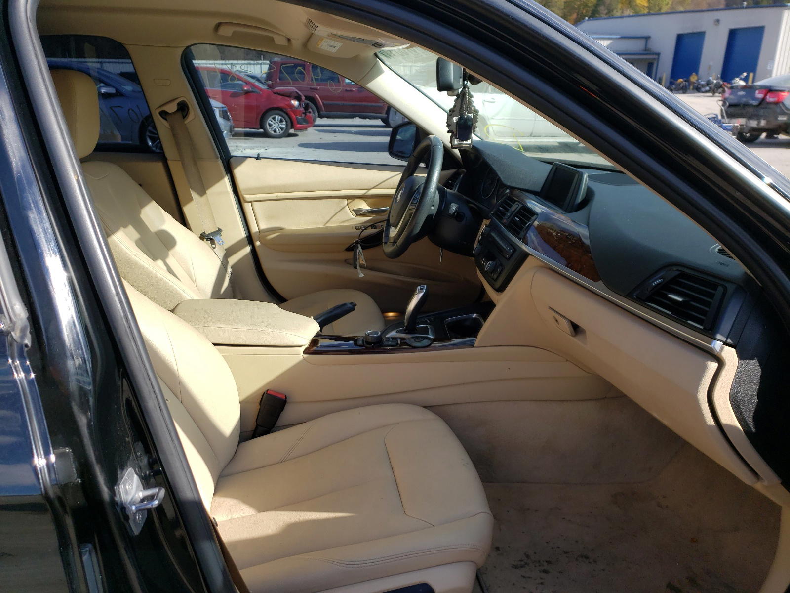 Photo 5 from auction – 2014 BMW 328 I with VIN WBA3A5C53EF604822