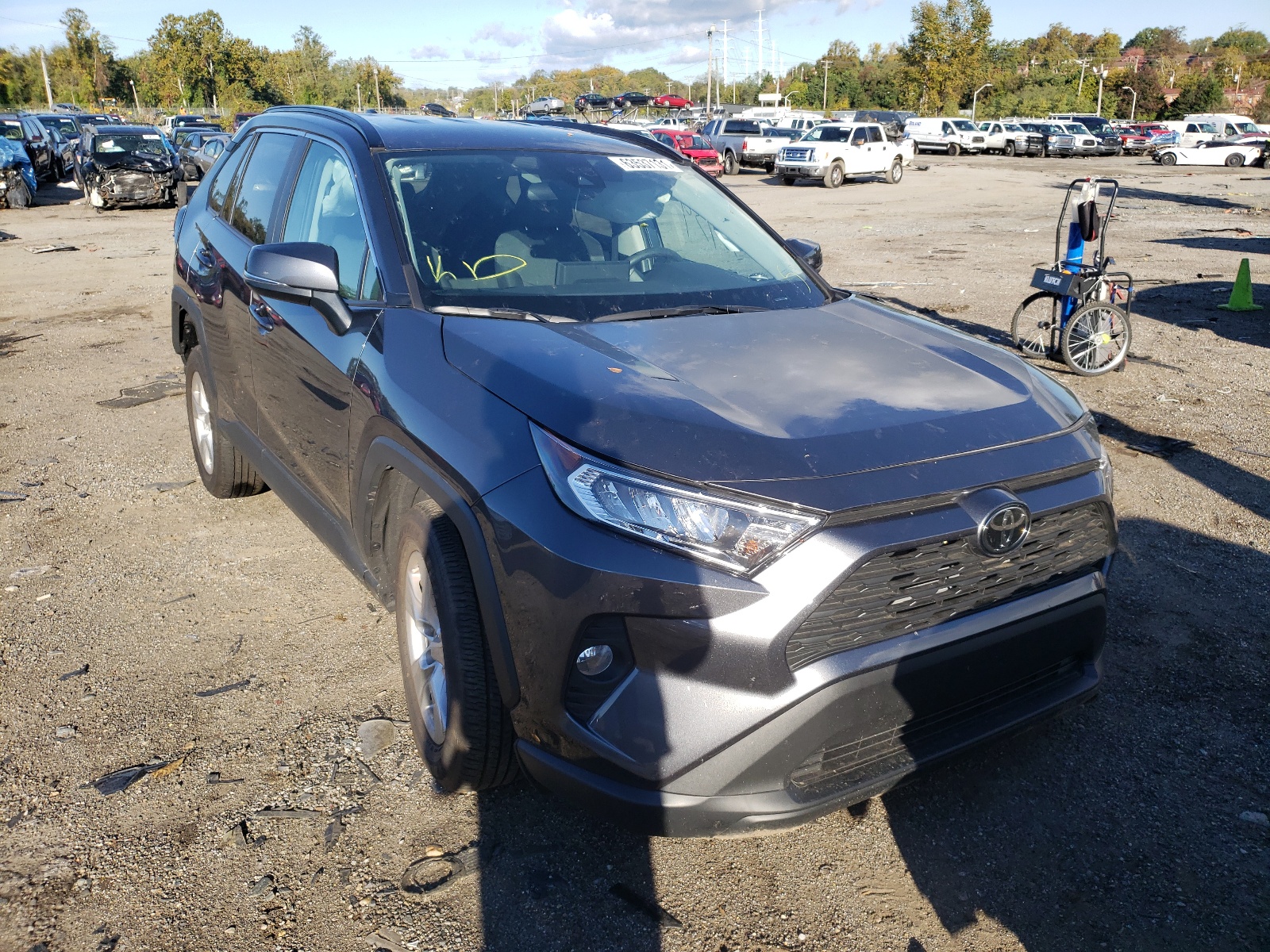 TOYOTA RAV4 XLE 2021 with VIN 2T3W1RFV4MC107330 - Photo from auction