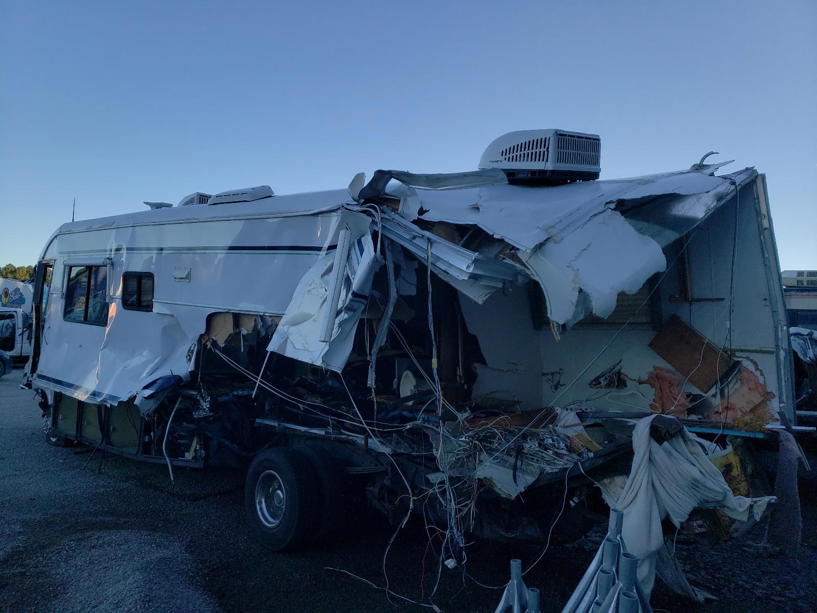 Photo 3 from auction – 1998 HOLI MOTORHOME with VIN 3FCMF53G2VJA24960