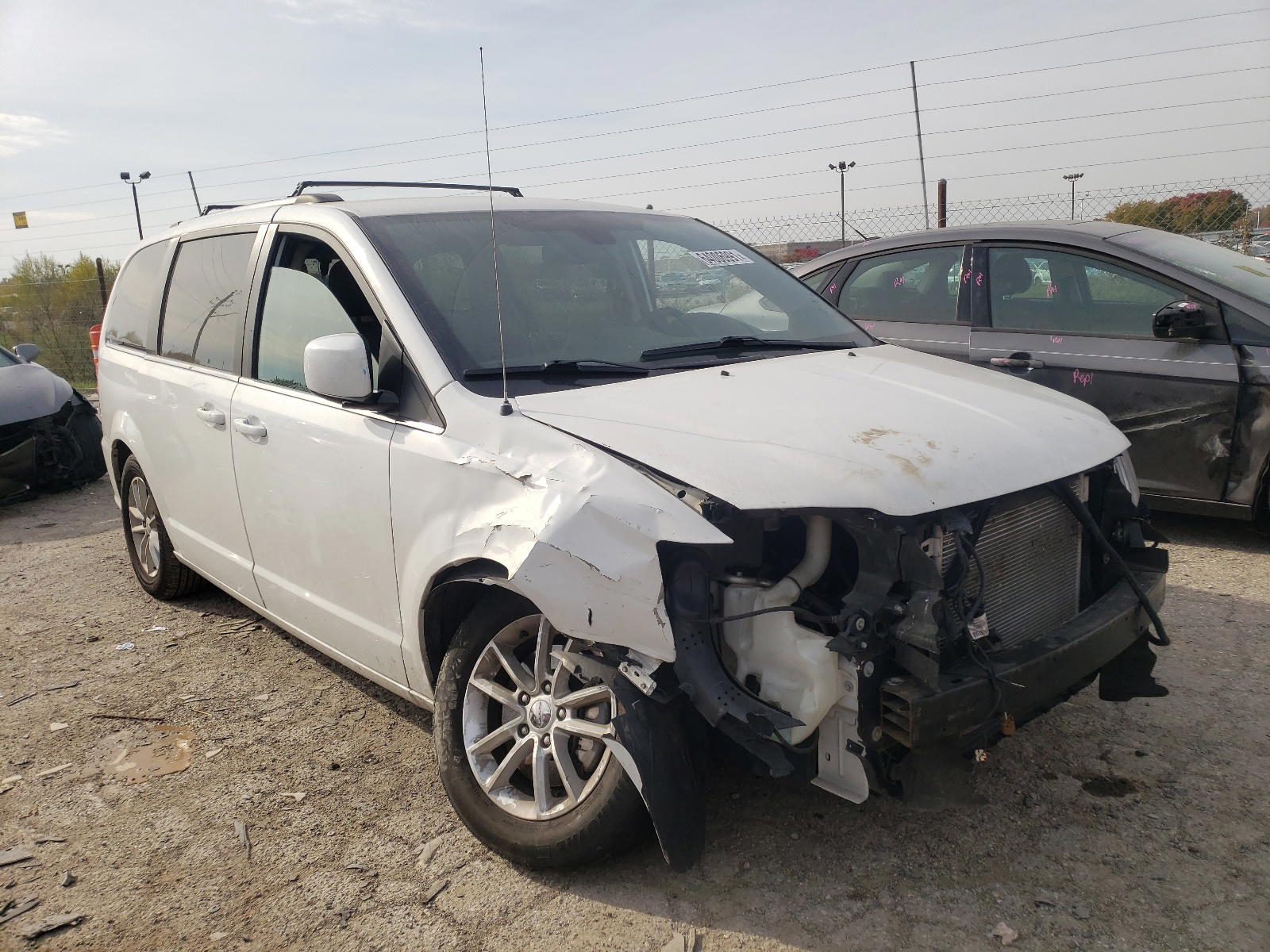 DODGE GRAND CARA 2019 with VIN 2C4RDGCG5KR513458 - Photo from auction