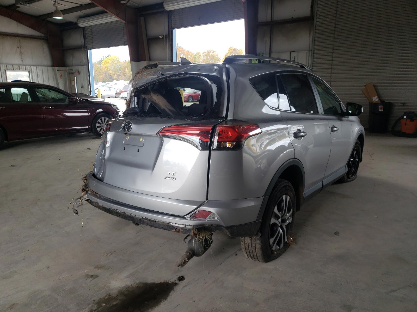 Photo 4 from auction – 2017 TOYOTA RAV4 LE with VIN 2T3BFREV0HW573486
