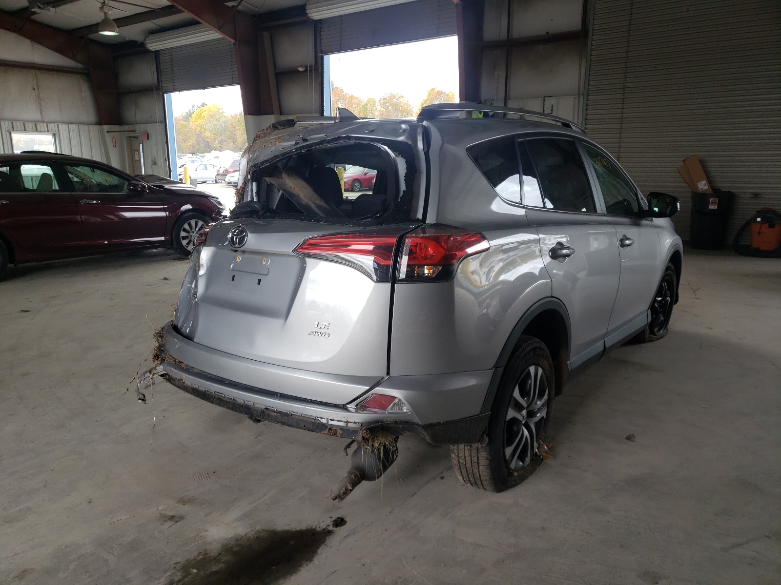 Zdjęcie 4 z aukcji – 2017 TOYOTA RAV4 LE z VIN 2T3BFREV0HW573486