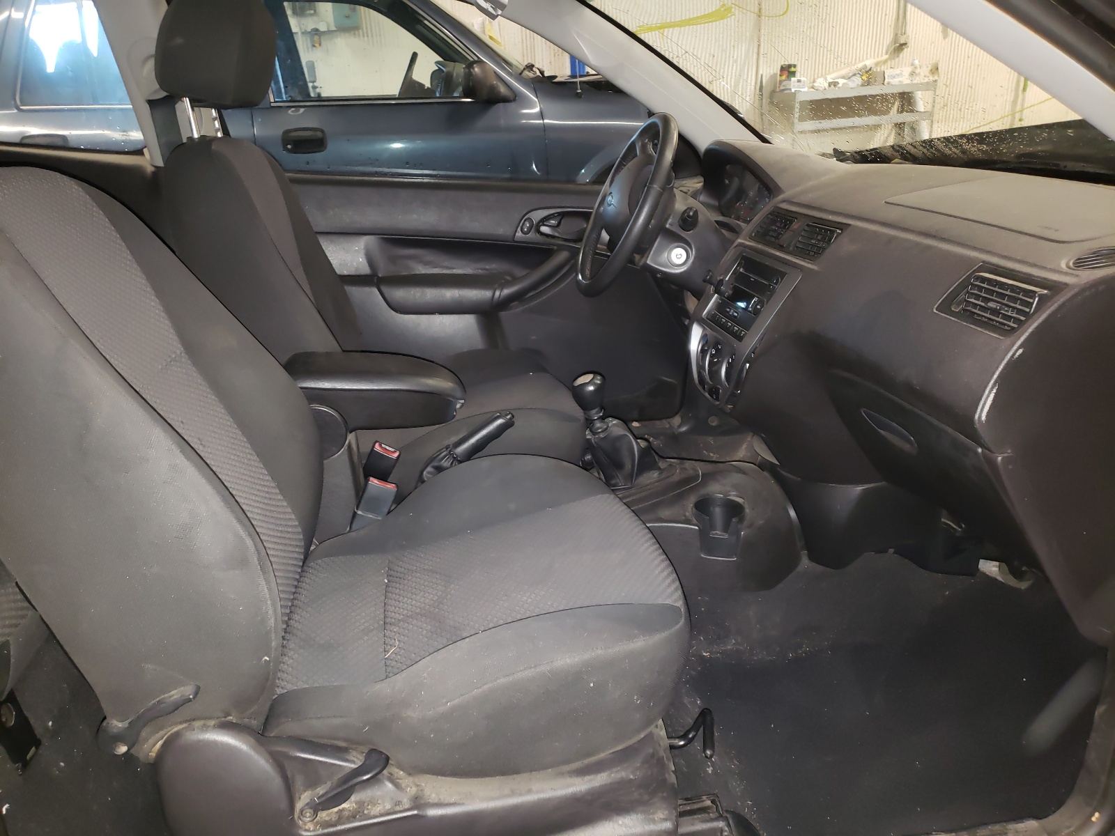 Photo 5 from auction – 2007 FORD FOCUS ZX3 with VIN 1FAFP31N97W307567