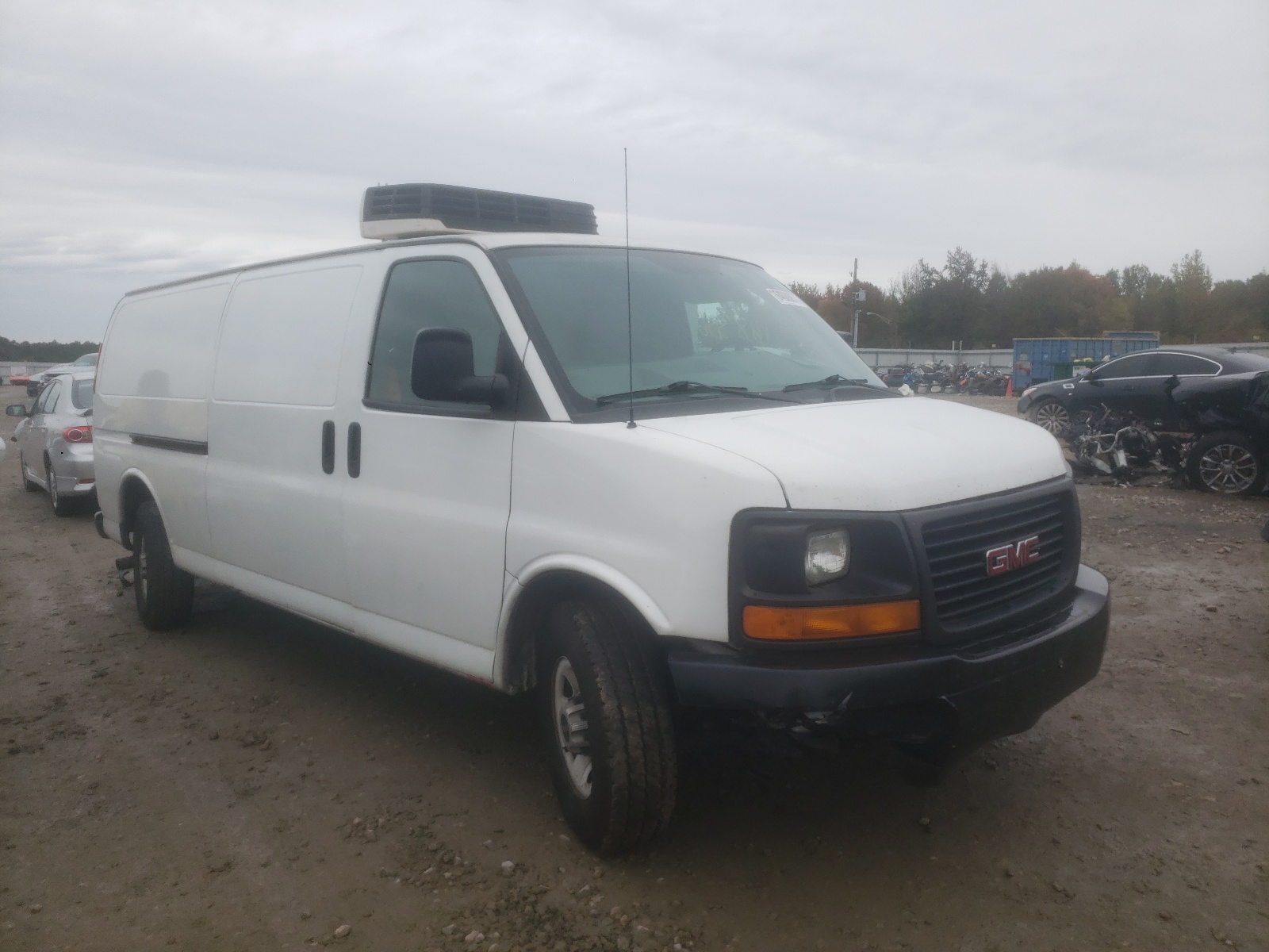 GMC SAVANA3500 2015 with VIN 1GTZ7UCF4F1132255 - Photo from auction