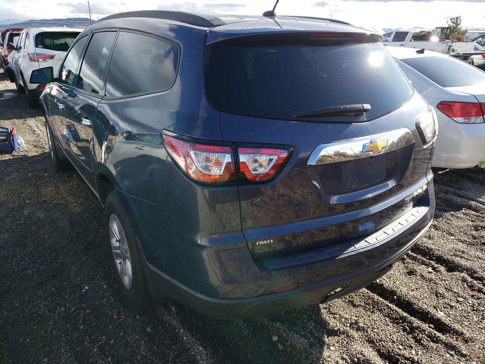 Photo 3 from auction – 2013 CHEVROLET TRAVERSE L with VIN 1GNKVFED0DJ227043