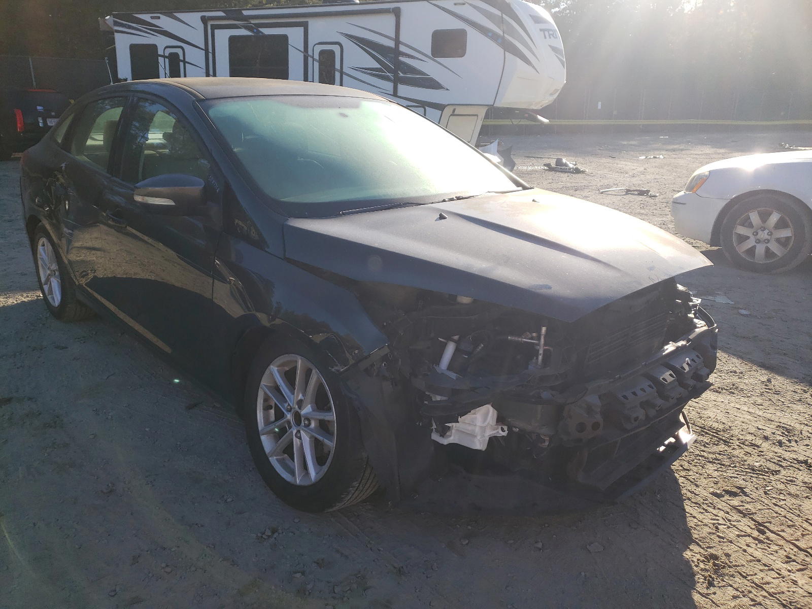FORD FOCUS SE 2015 with VIN 1FADP3F22FL230174 - Photo from auction