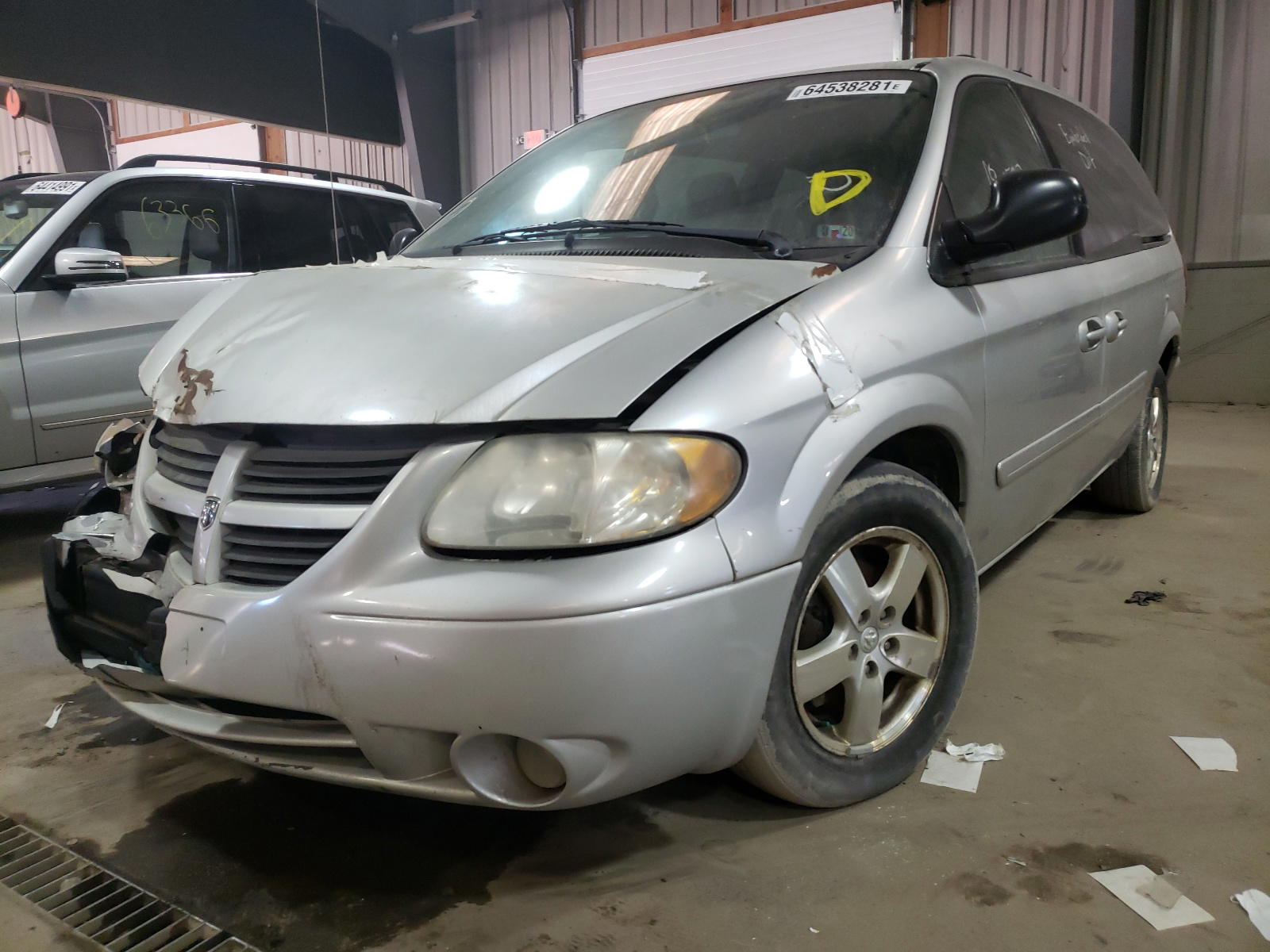 Photo 2 from auction – 2005 DODGE GRAND CARA with VIN 2D4GP44L65R302852