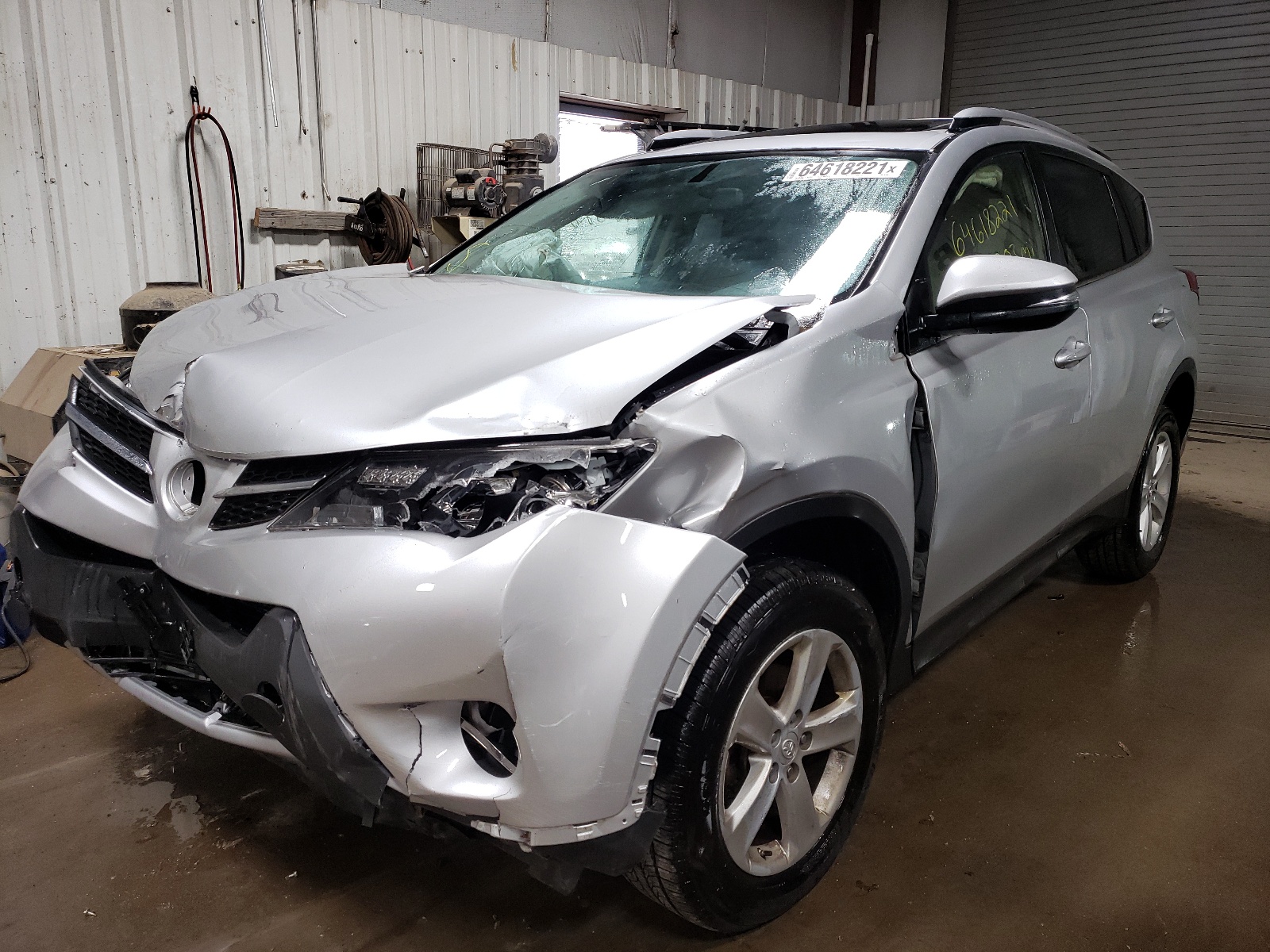 Photo 2 from auction – 2013 TOYOTA RAV4 XLE with VIN JTMWFREV4DD014497