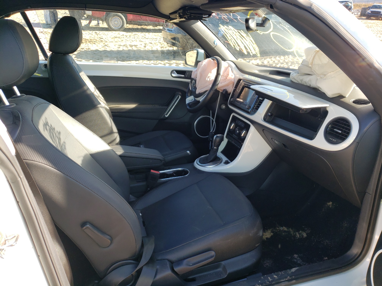 Photo 5 from auction – 2019 VOLKSWAGEN BEETLE S with VIN 3VW5DAAT6KM507250