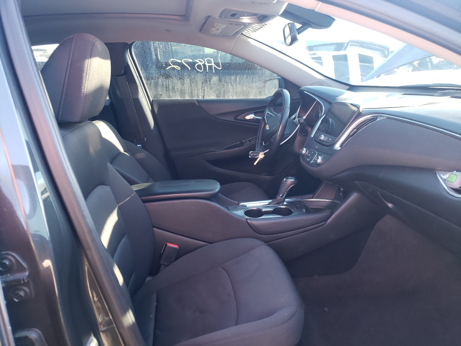 Photo 5 from auction – 2018 CHEVROLET MALIBU LT with VIN 1G1ZD5ST1JF172464