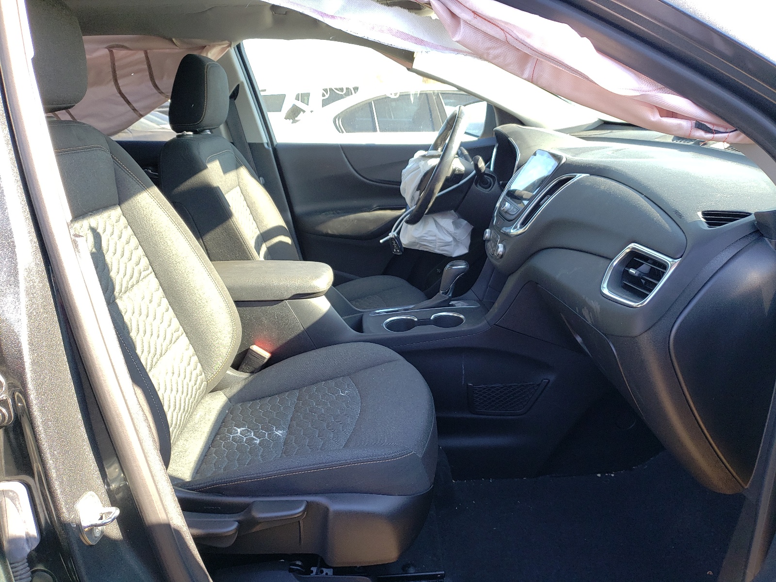 Photo 5 from auction – 2018 CHEVROLET EQUINOX LT with VIN 2GNAXJEV1J6345709