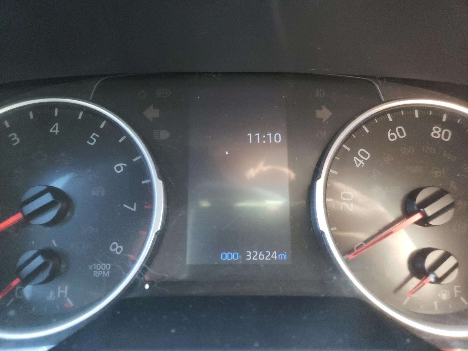 Photo 8 from auction – 2019 TOYOTA RAV4 XLE with VIN JTMP1RFV0KD016164