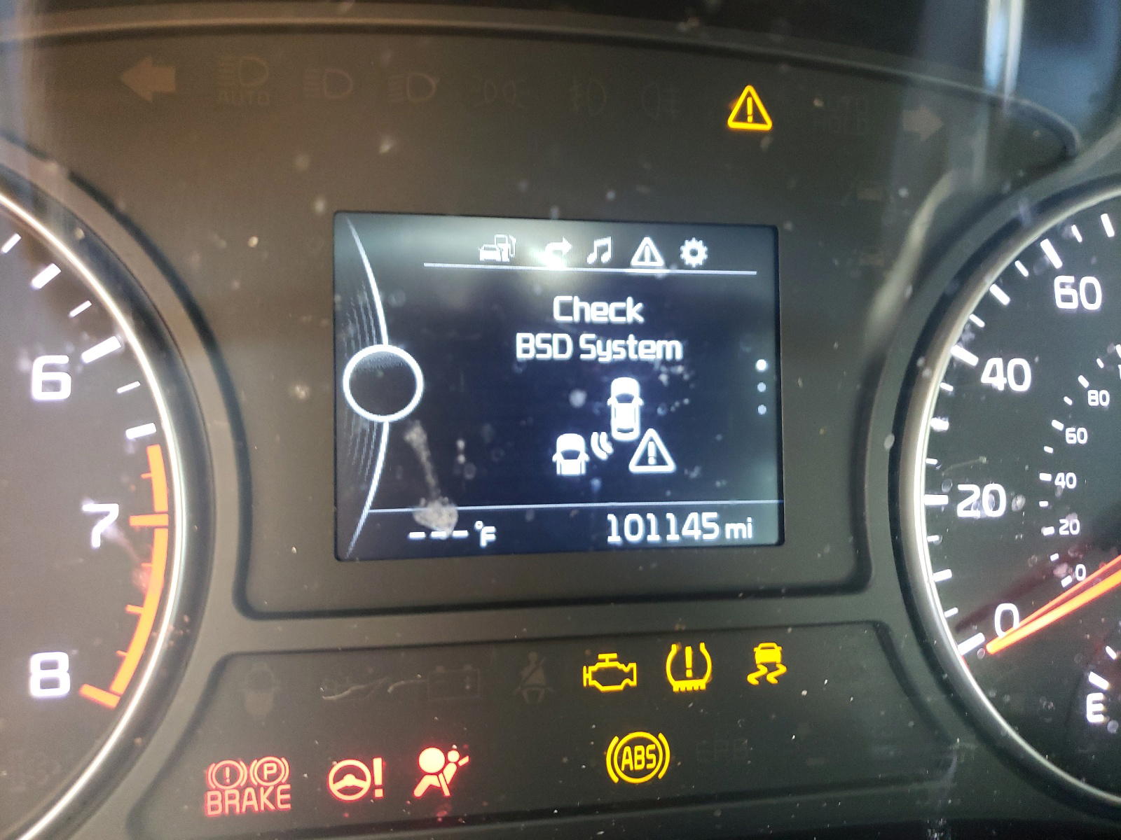 Photo 8 from auction – 2016 KIA OPTIMA EX with VIN 5XXGU4L37GG091972