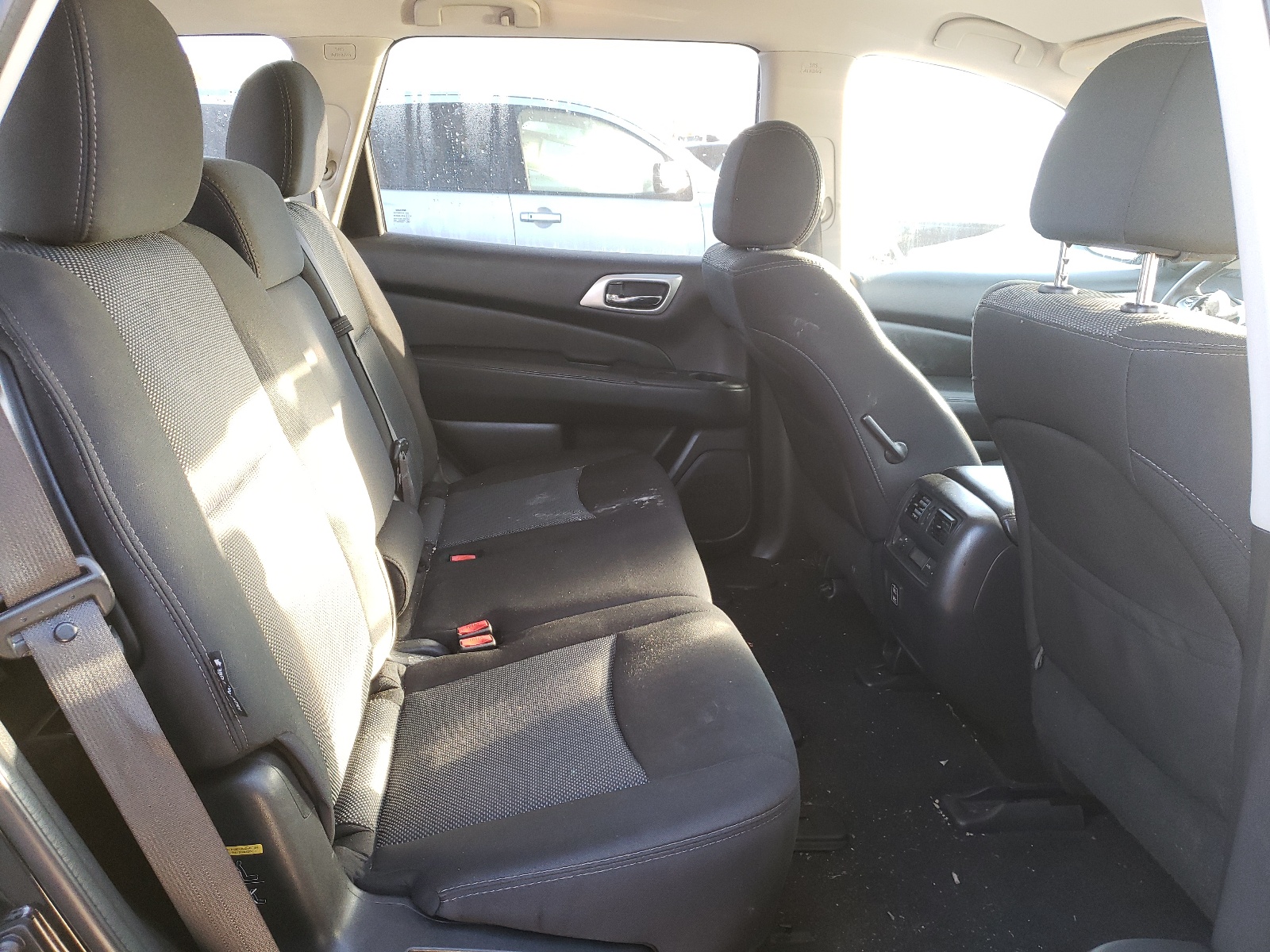 Photo 6 from auction – 2018 NISSAN PATHFINDER with VIN 5N1DR2MM9JC639991