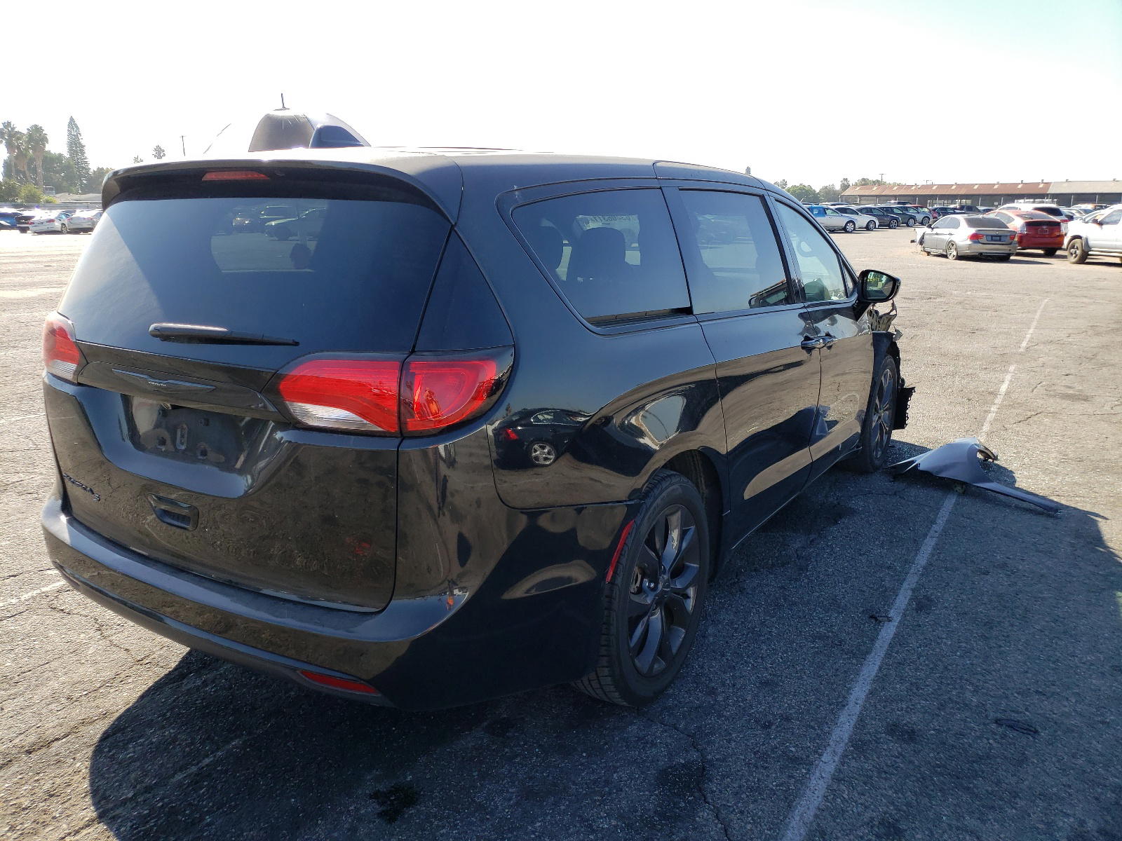 Photo 4 from auction – 2020 CHRYSLER PACIFICA T with VIN 2C4RC1FGXLR118981