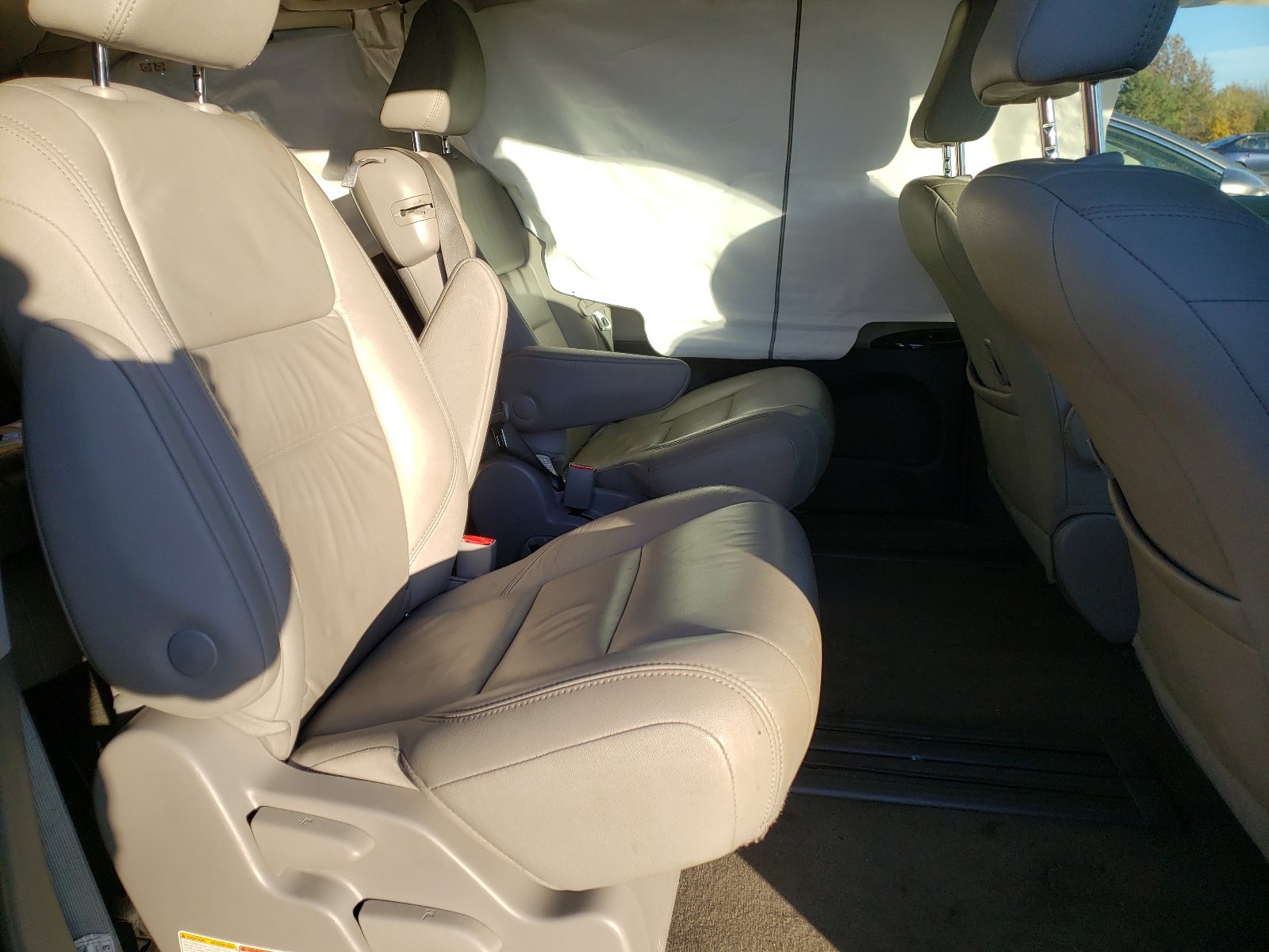 Photo 6 from auction – 2018 TOYOTA SIENNA XLE with VIN 5TDYZ3DC0JS918800