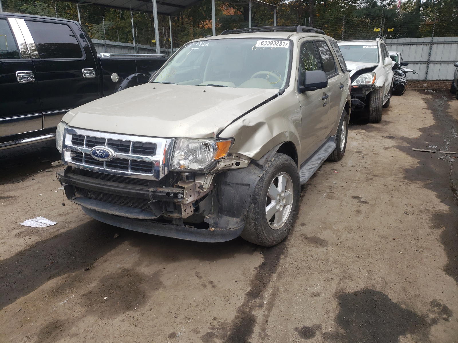 Photo 2 from auction – 2011 FORD ESCAPE XLT with VIN 1FMCU0D76BKA36531