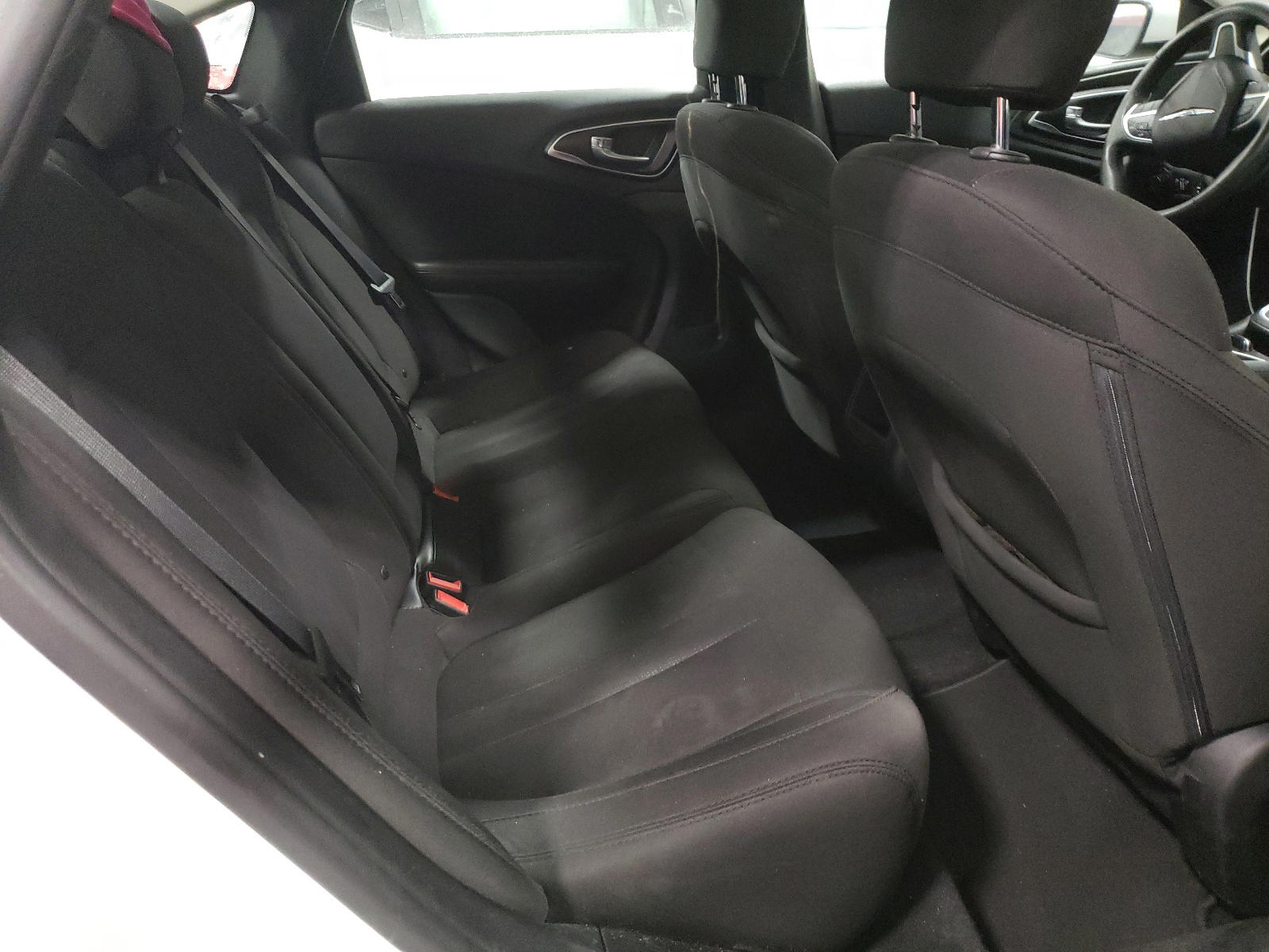 Photo 6 from auction – 2015 CHRYSLER 200 LIMITE with VIN 1C3CCCAB2FN726299