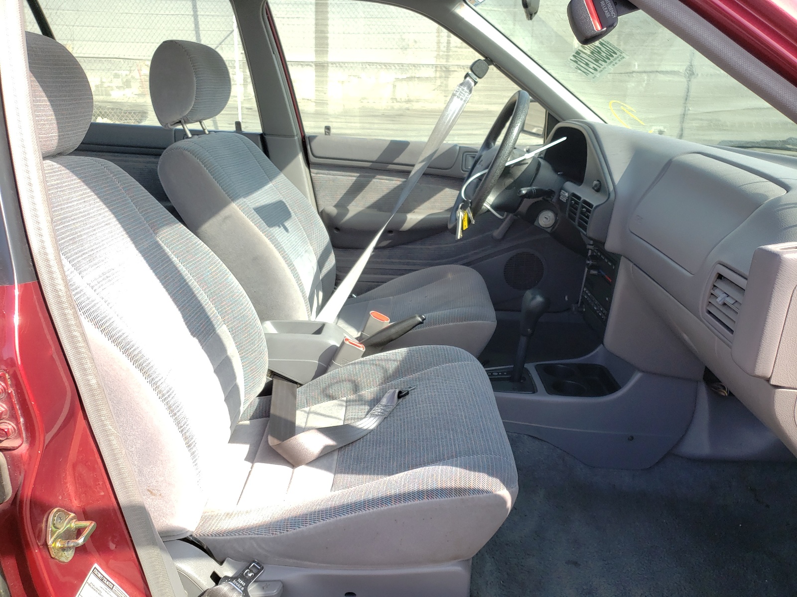 Photo 5 from auction – 1995 FORD ESCORT LX with VIN 3FASP15J9SR165145