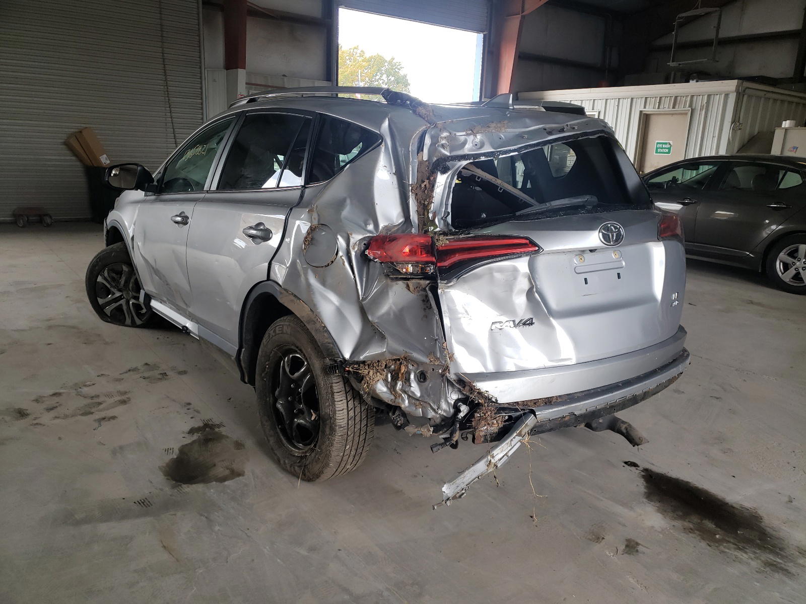 Photo 3 from auction – 2017 TOYOTA RAV4 LE with VIN 2T3BFREV0HW573486