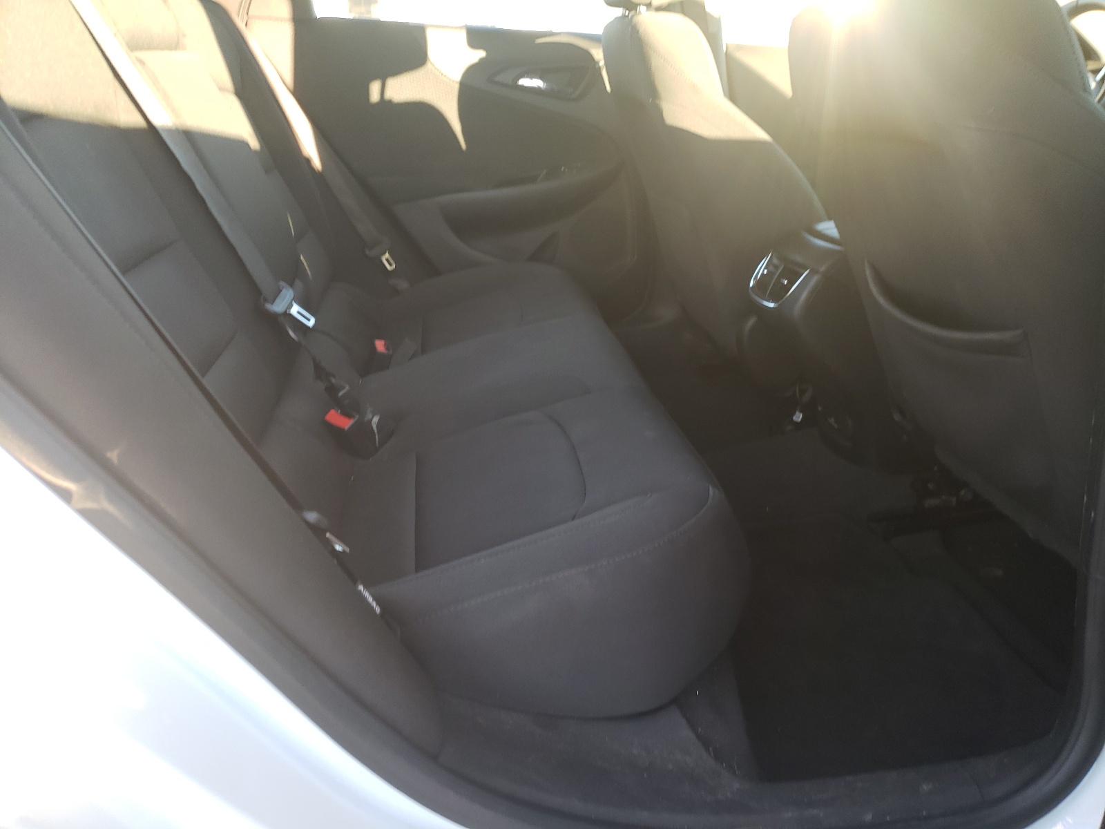 Photo 6 from auction – 2018 CHEVROLET MALIBU LT with VIN 1G1ZD5ST7JF129702