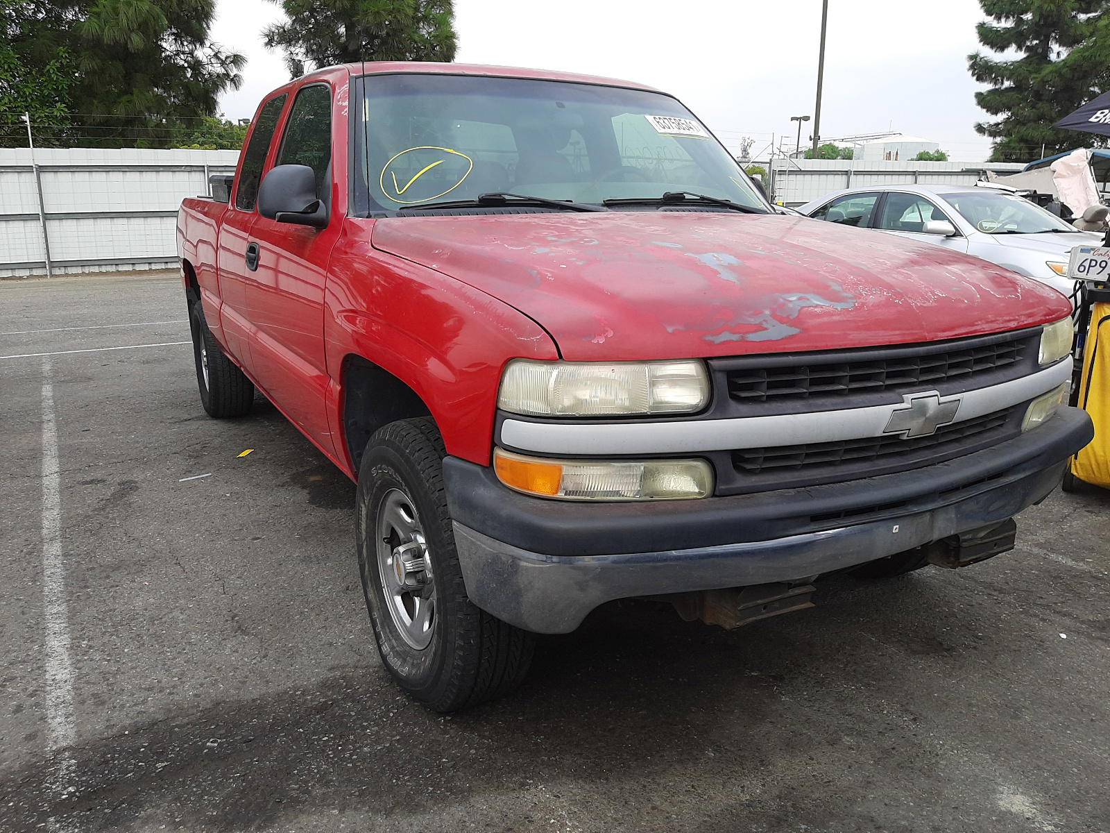 CHEVROLET SILVERADO 2001 with VIN 2GCEC19V011258235 - Photo from auction