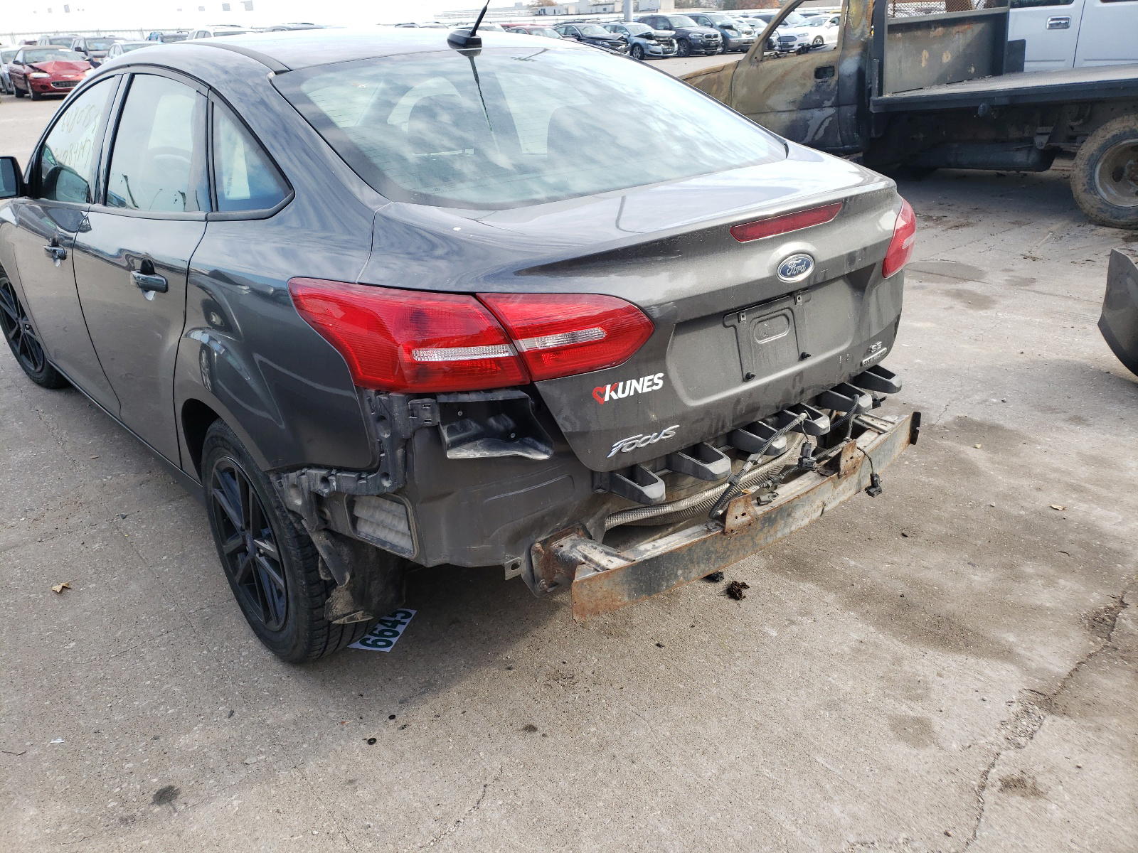Photo 9 from auction – 2015 FORD FOCUS SE with VIN 1FADP3F29FL239776