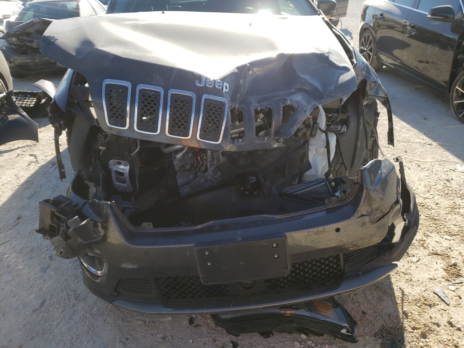 Photo 9 from auction – 2019 JEEP CHEROKEE L with VIN 1C4PJMDXXKD102377