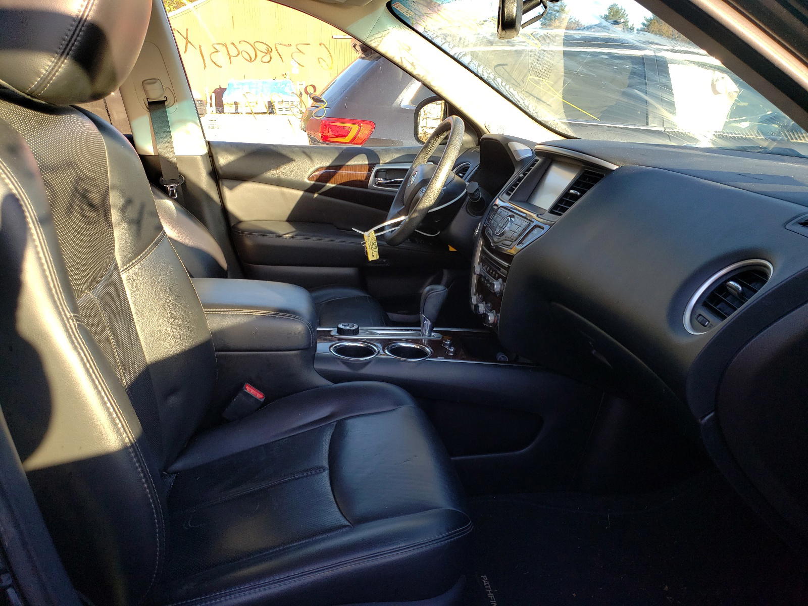 Photo 5 from auction – 2015 NISSAN PATHFINDER with VIN 5N1AR2MM5FC706435